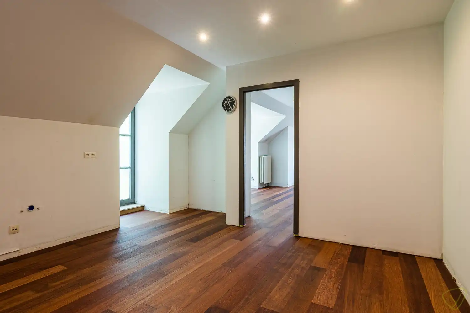 Veelzijdig handelspand met woonst op toplocatie in Lembeke foto 22