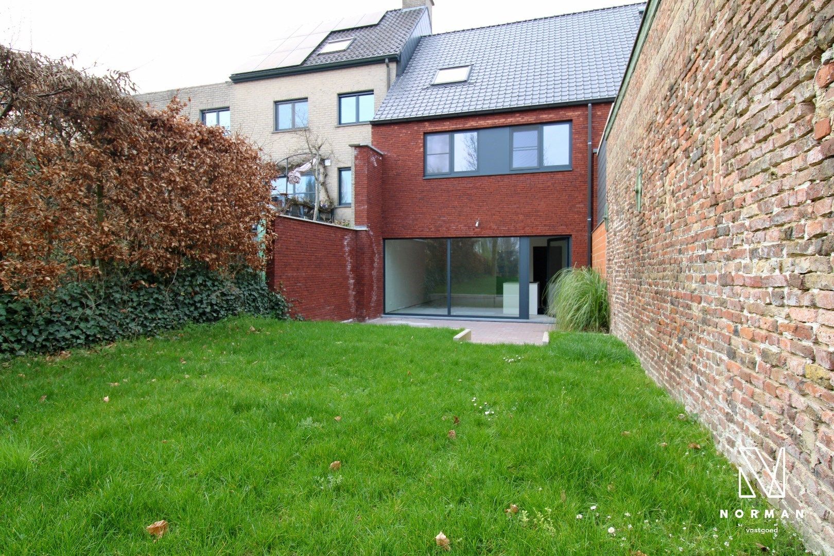 Nieuwbouwwoning met 5 kamers, inpandige garage en prachtig uitzicht foto {{pictureIndex}}
