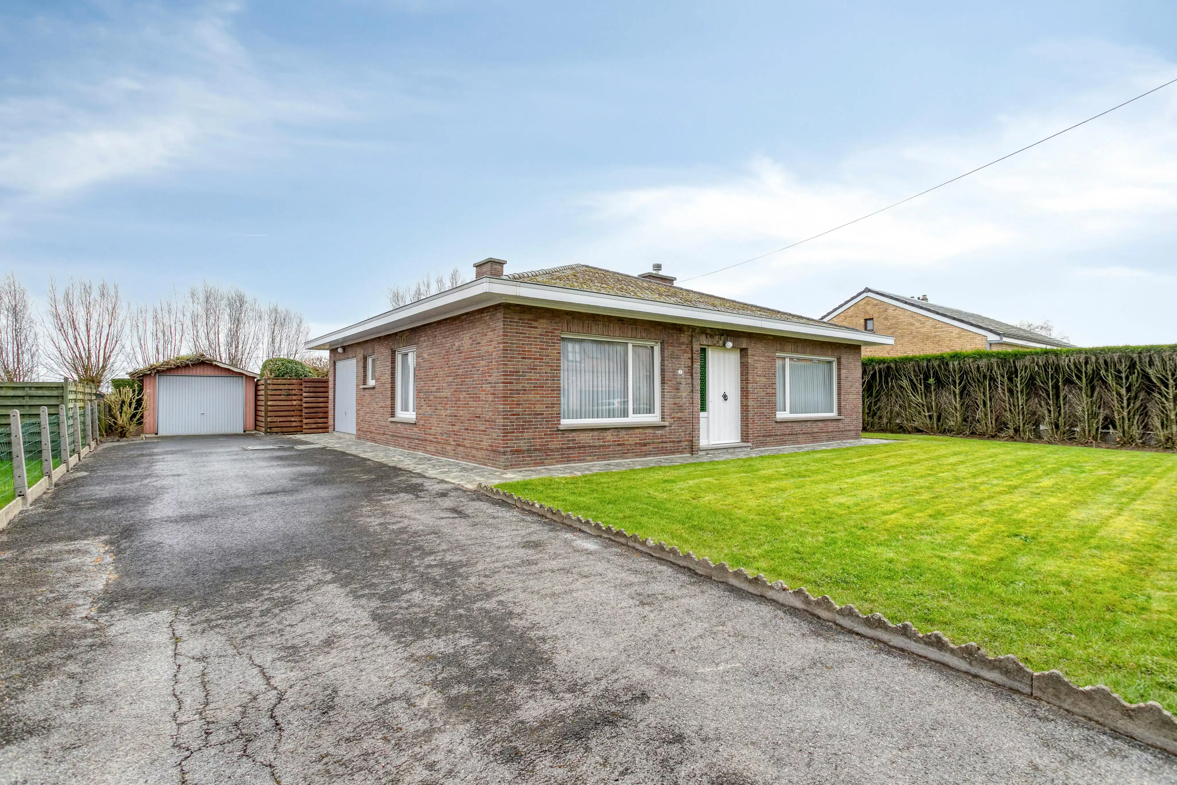 Hoofdfoto van de publicatie: Gelijkvloerse woning te koop in Vlamertinge op 873m²