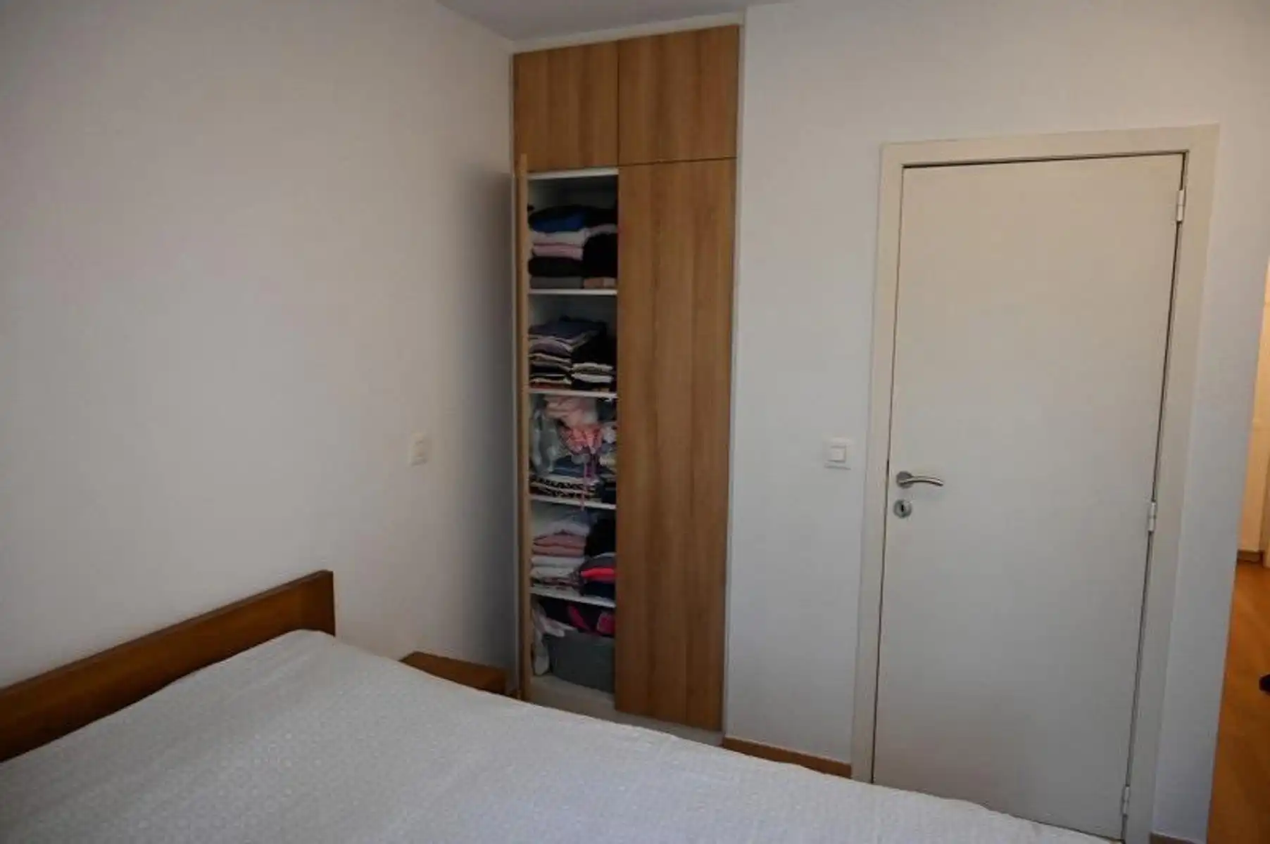 2 slaapkamer gemeubeld appartement met terras foto 8