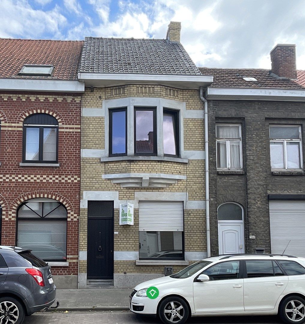 Centraal gelegen woning met 2 slaapkamers en tuin in centrum Roeselare foto 1