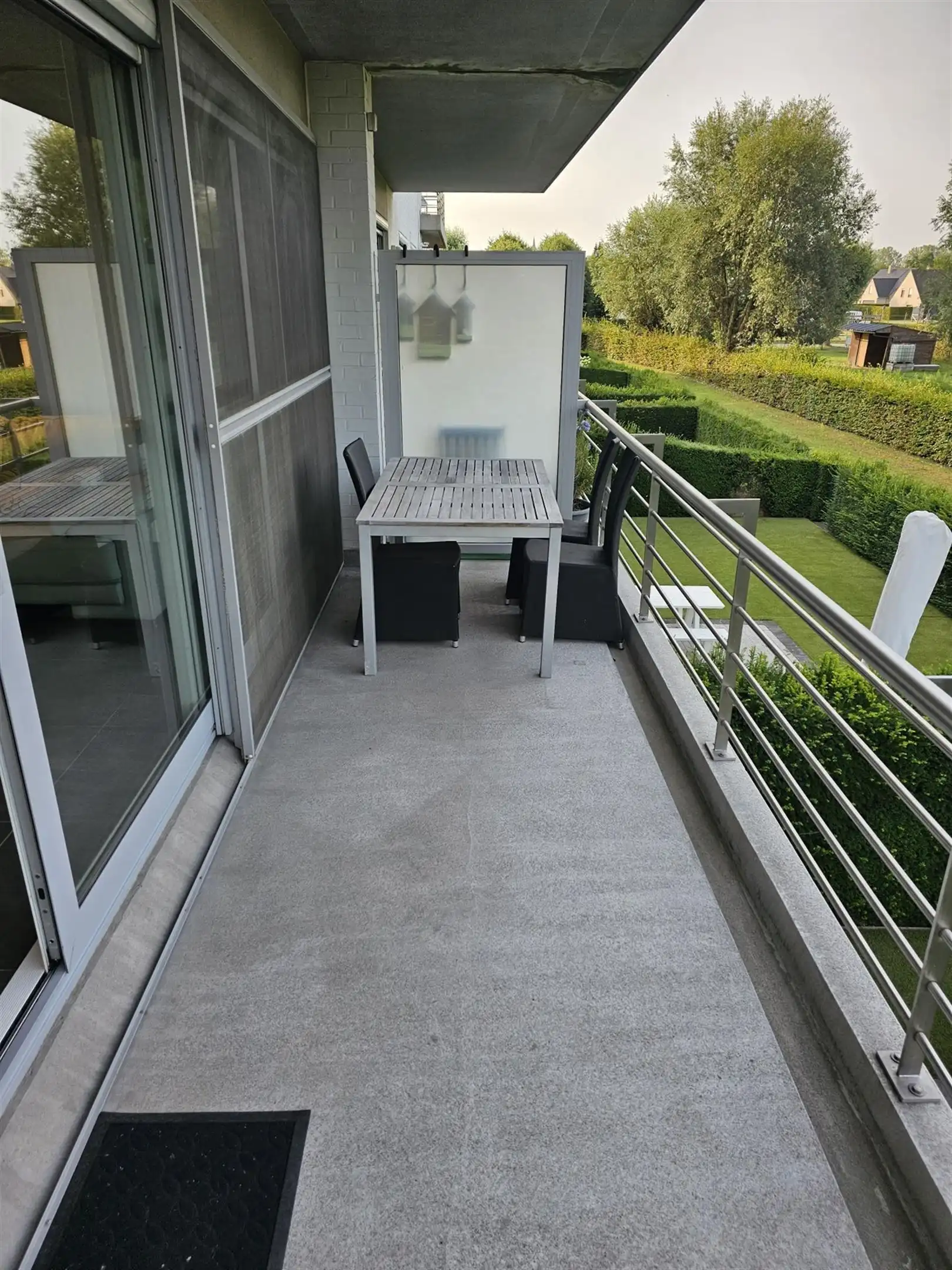 Luxueus afgewerkt, gemeubeld twee slaapkamer appartement met terras en garage. foto 13