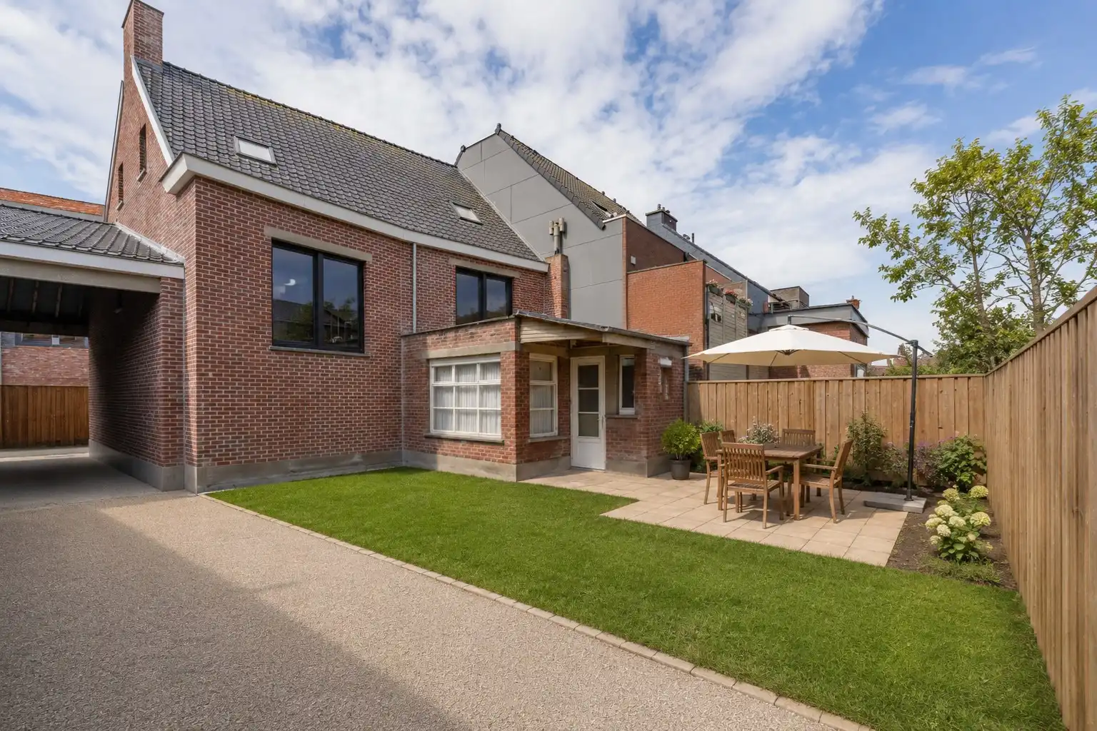 Hoofdfoto van de publicatie: CASCO WONING met 4 slaapkamers en veel potentieel TE KOOP in Ruiselede!