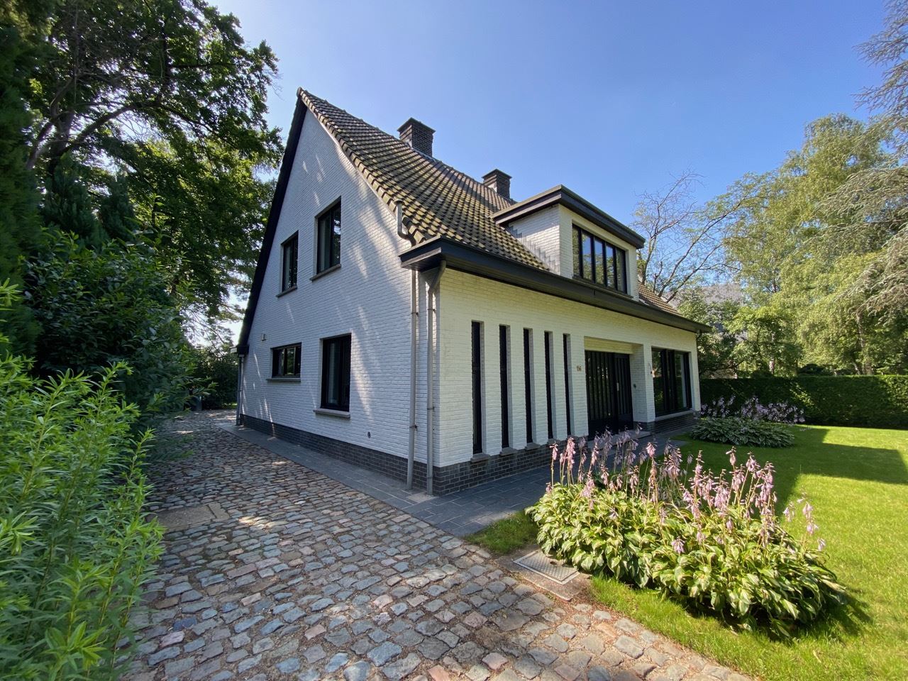 Net gerenoveerde woning met 4 slaapkamers foto 4