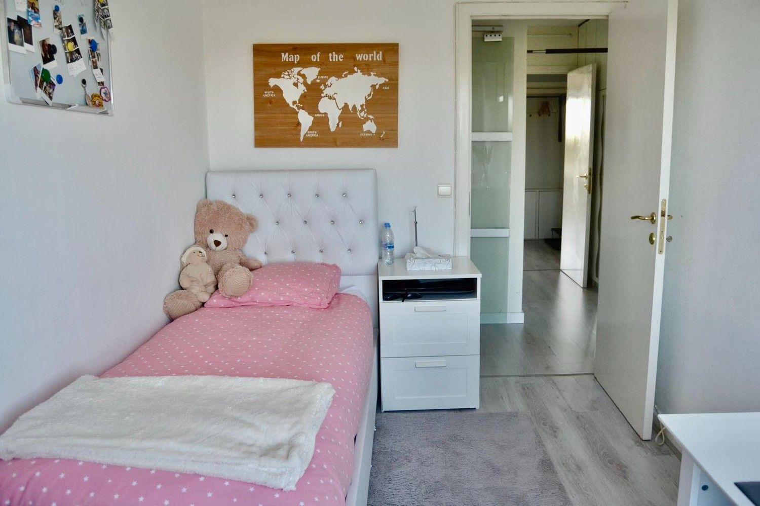 Genk, Zonneweeldelaan 21/25. Instapklaar, ruim appartement (100 m2) met 3 slaapkamers, ruim terras en kelderberging. foto 12