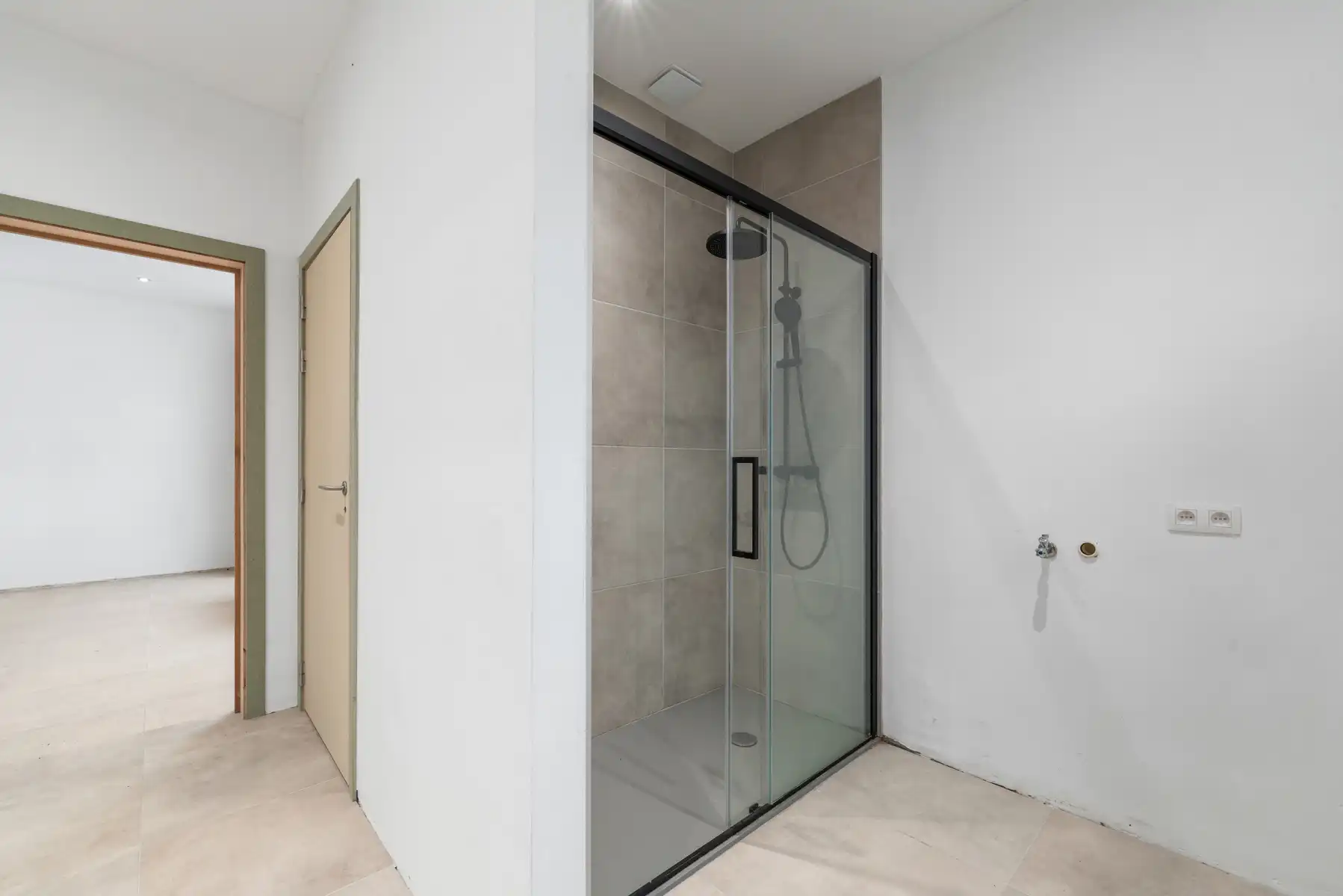 TE KOOP - Ruime deels gerenoveerde woning van 280m²  foto 9