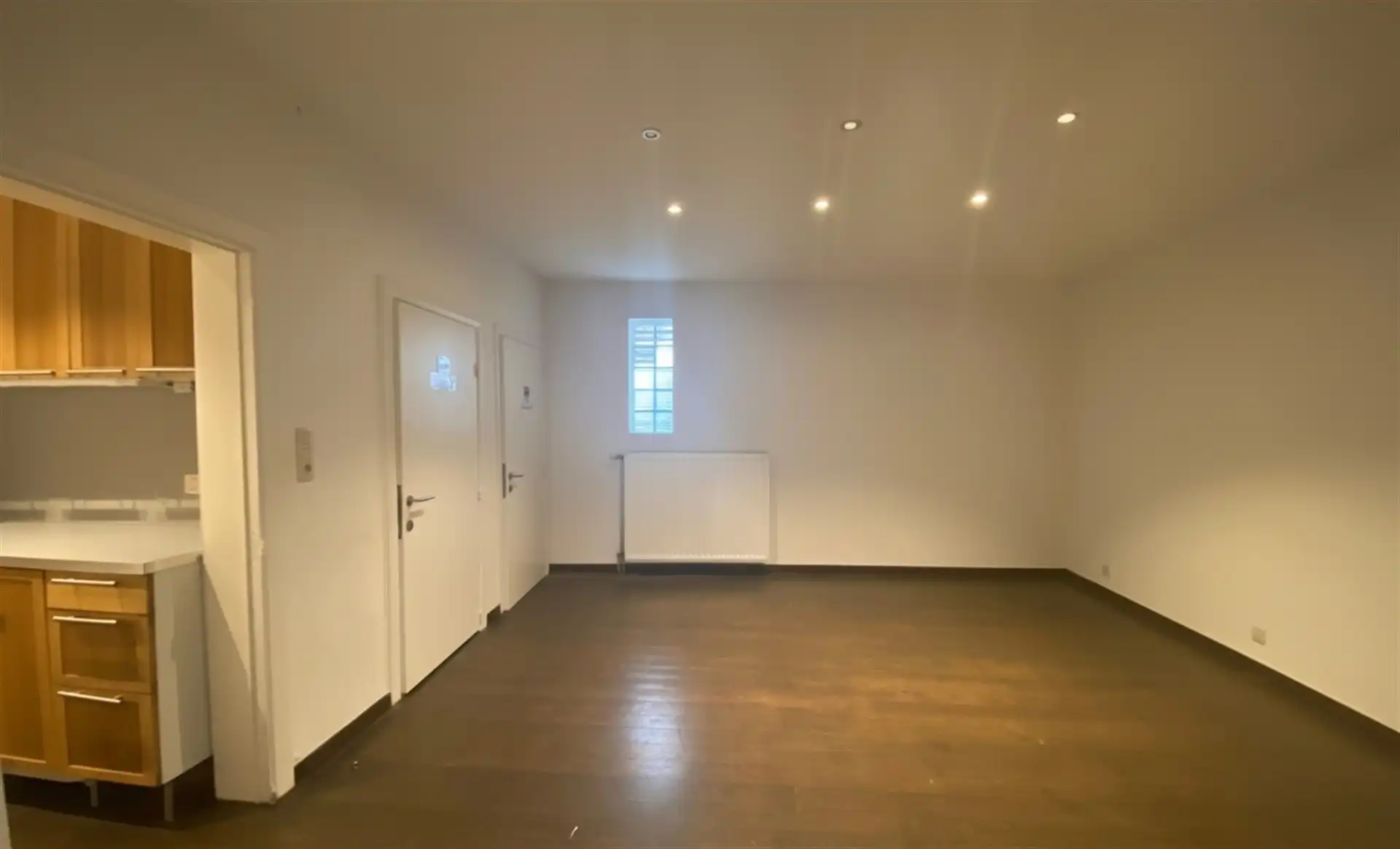 Kantoorruimte/showroom/praktijkruimte foto 8