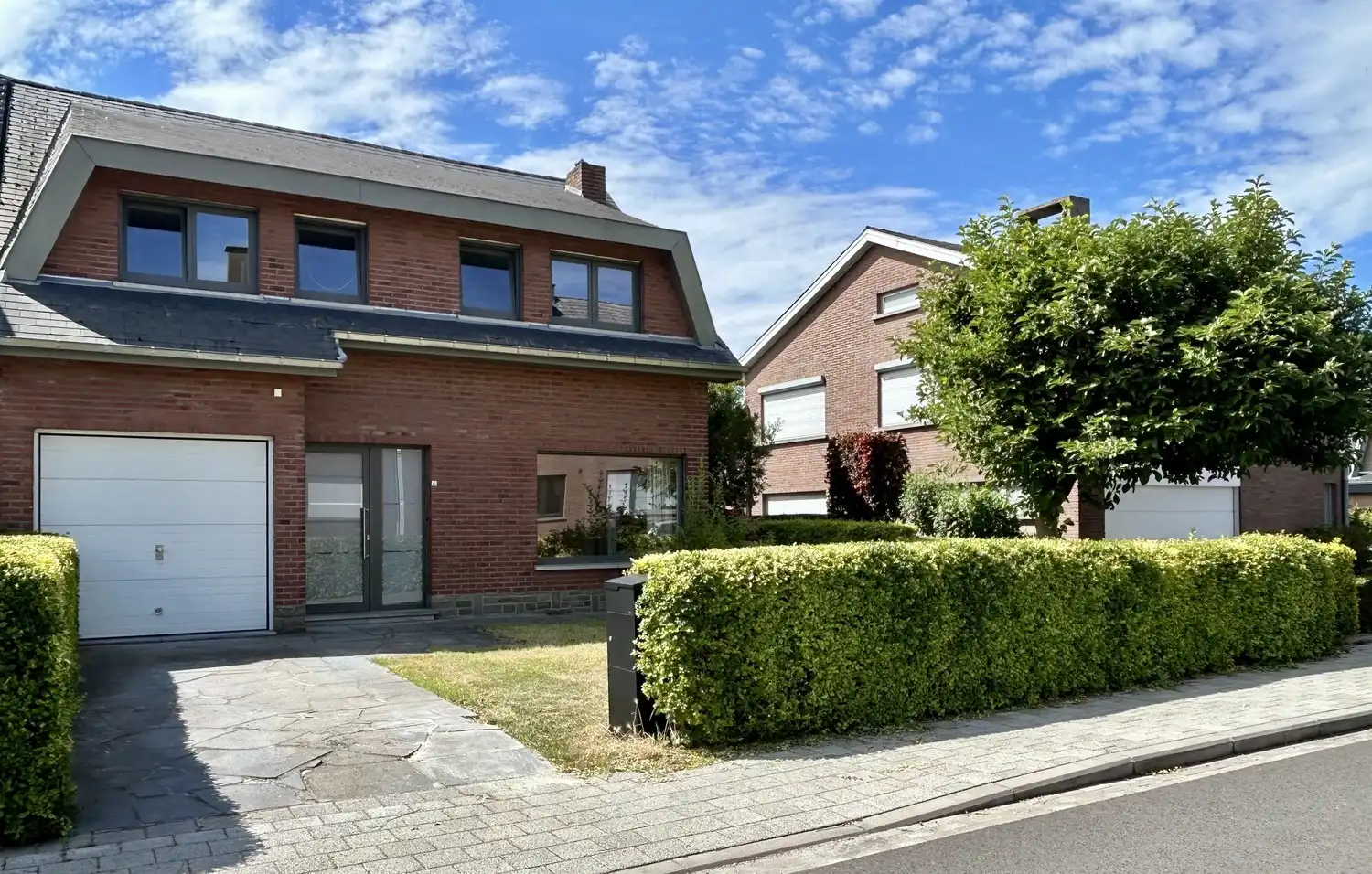 Instapklare halfopen woning op toplocatie in de gegeerde Spaanse Kroonwijk foto 2