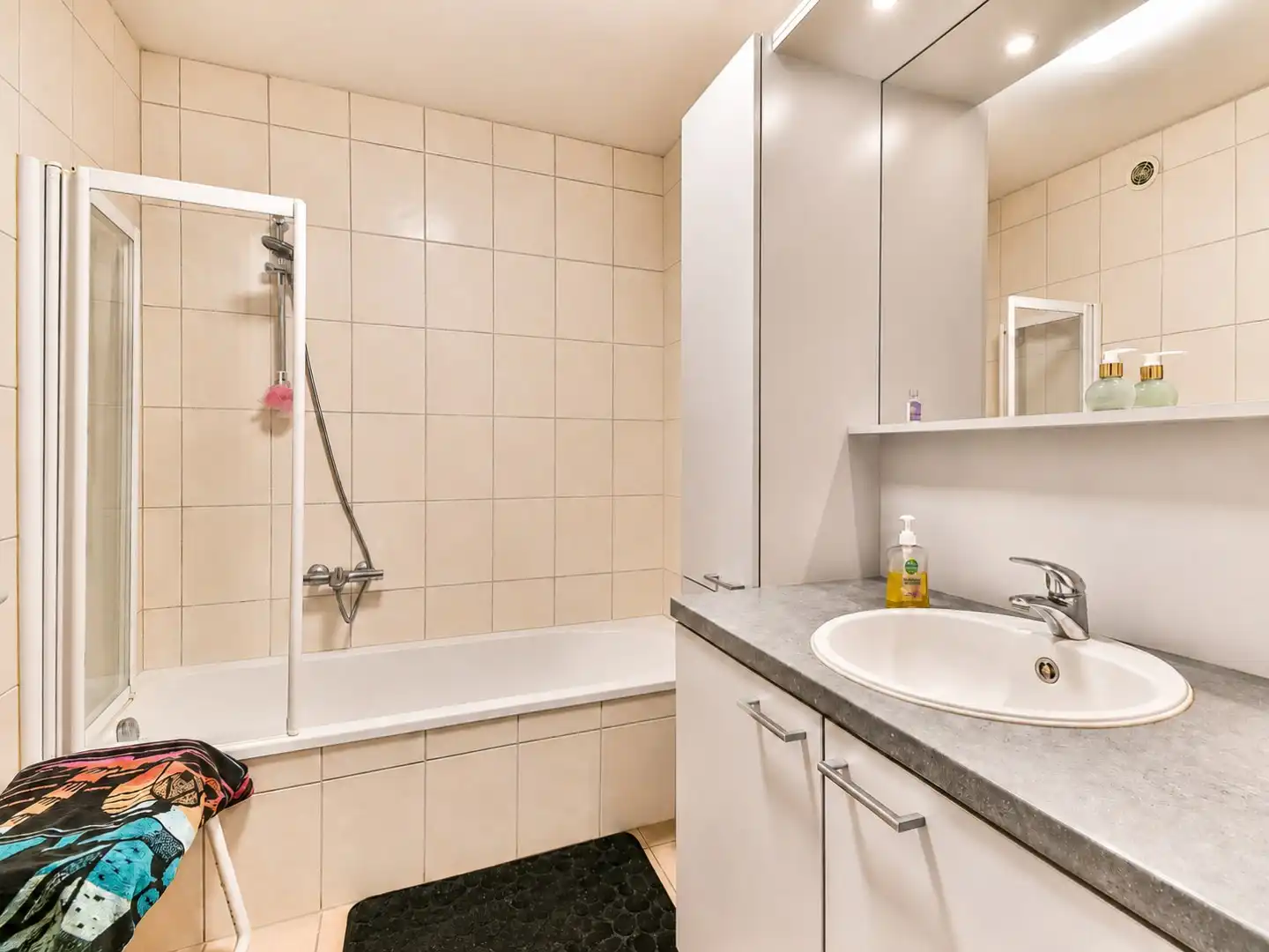 Instapklaar appartement met twee slaapkamers en ruim zonneterras van 23m² op rustige ligging te Gistel foto 8