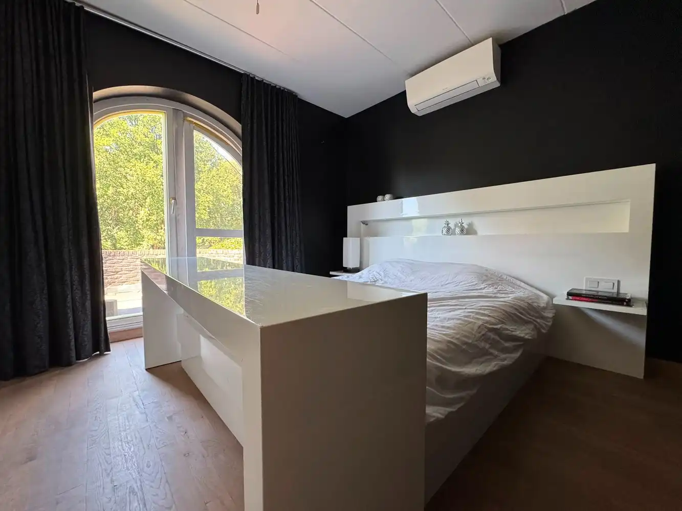 Villa met zwembad en bijgebouw foto 19