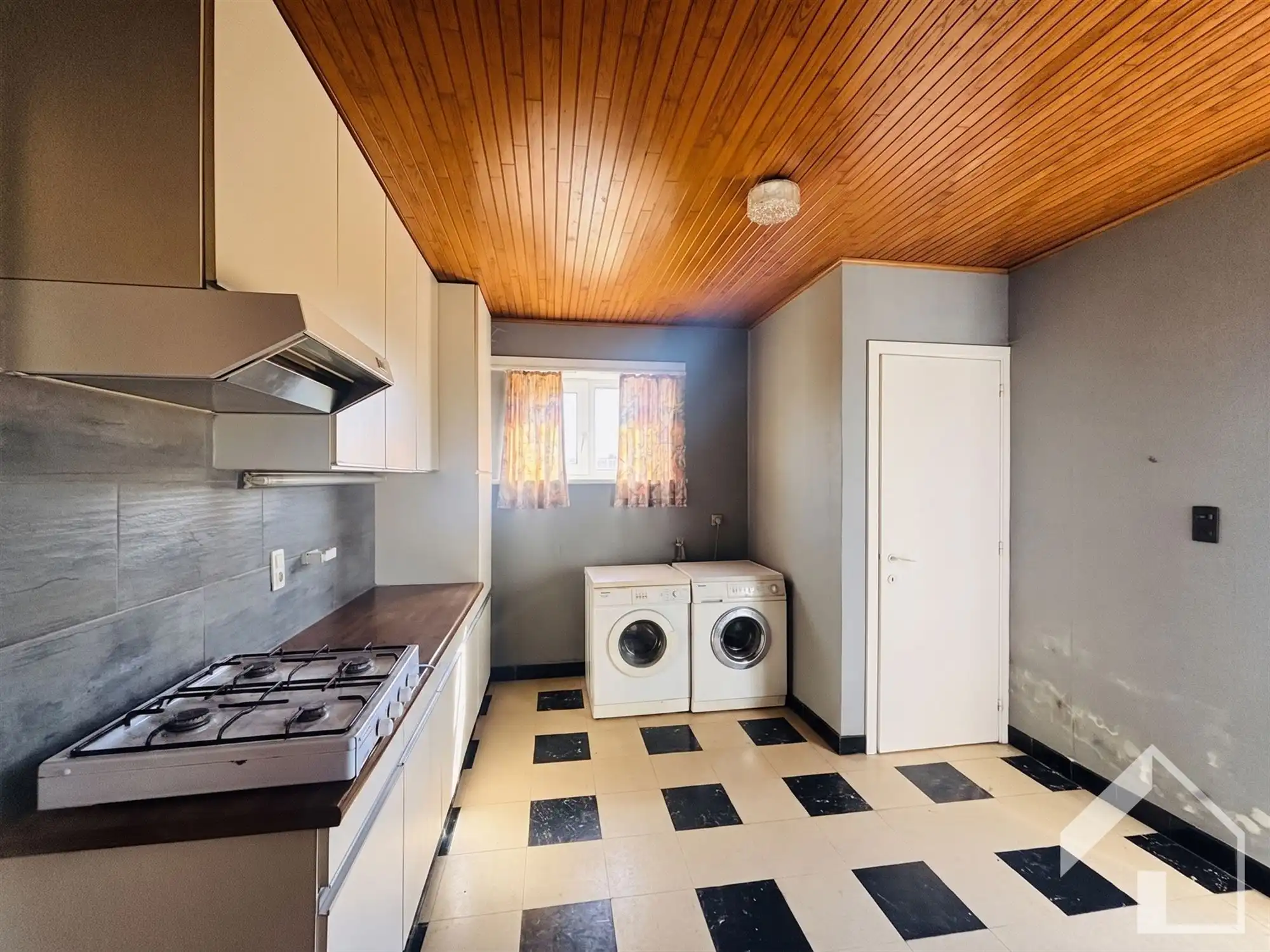 Te renoveren woning op een perceel van 1984m2 foto 9