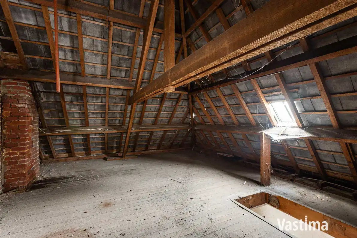 Woning met loods en grote tuin foto 18