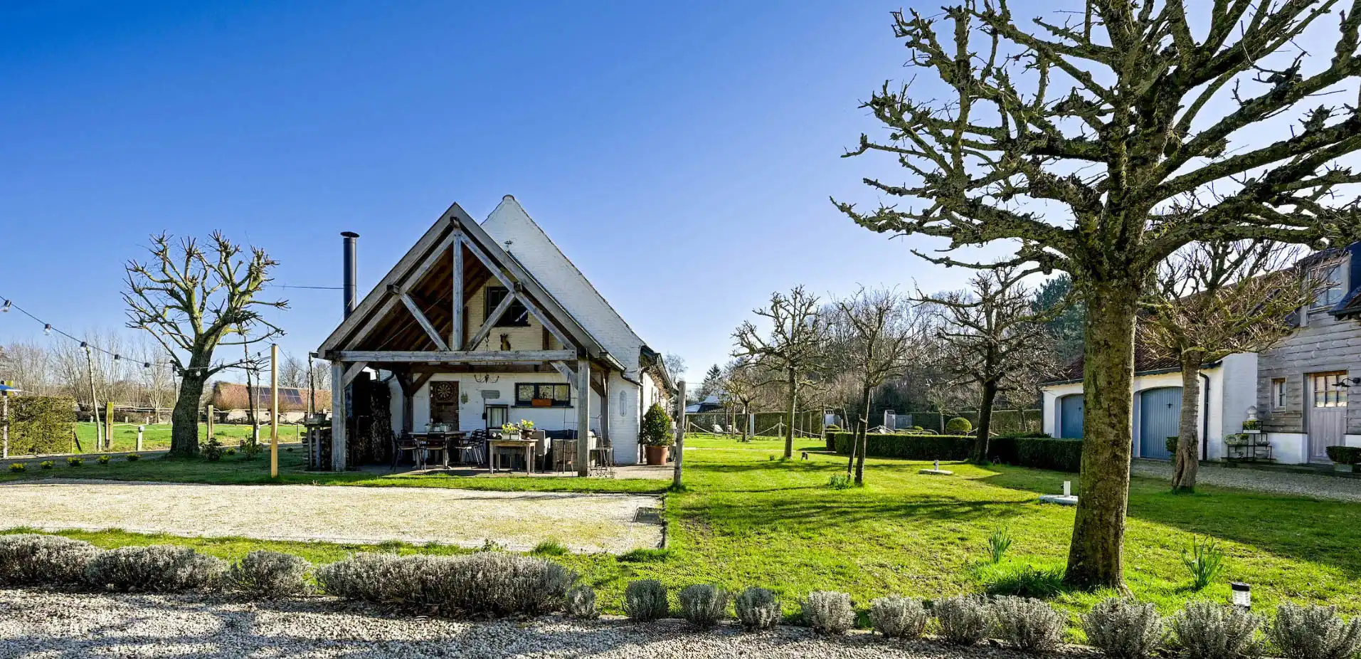 Idyllisch gelegen landgoed, voormalige hoeve, met karakterwoning, vakantieverblijf/boutique B & B met 6 vergunde kamers, parking en weide op circa 1 ha foto 26