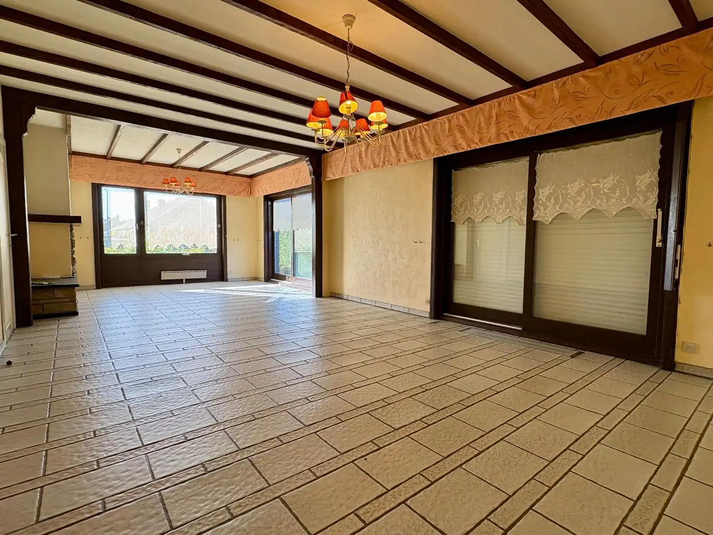 Ruime alleenstaande woning te koop met veel potentieel in Bissegem  foto 2