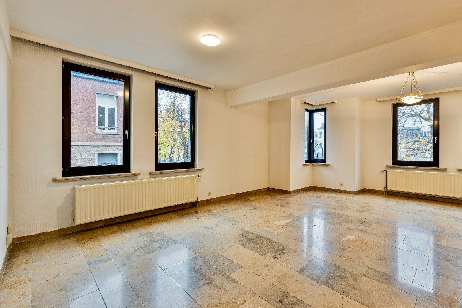 Ruim appartement met 2 slaapkamers en privatieve kelder  foto 4