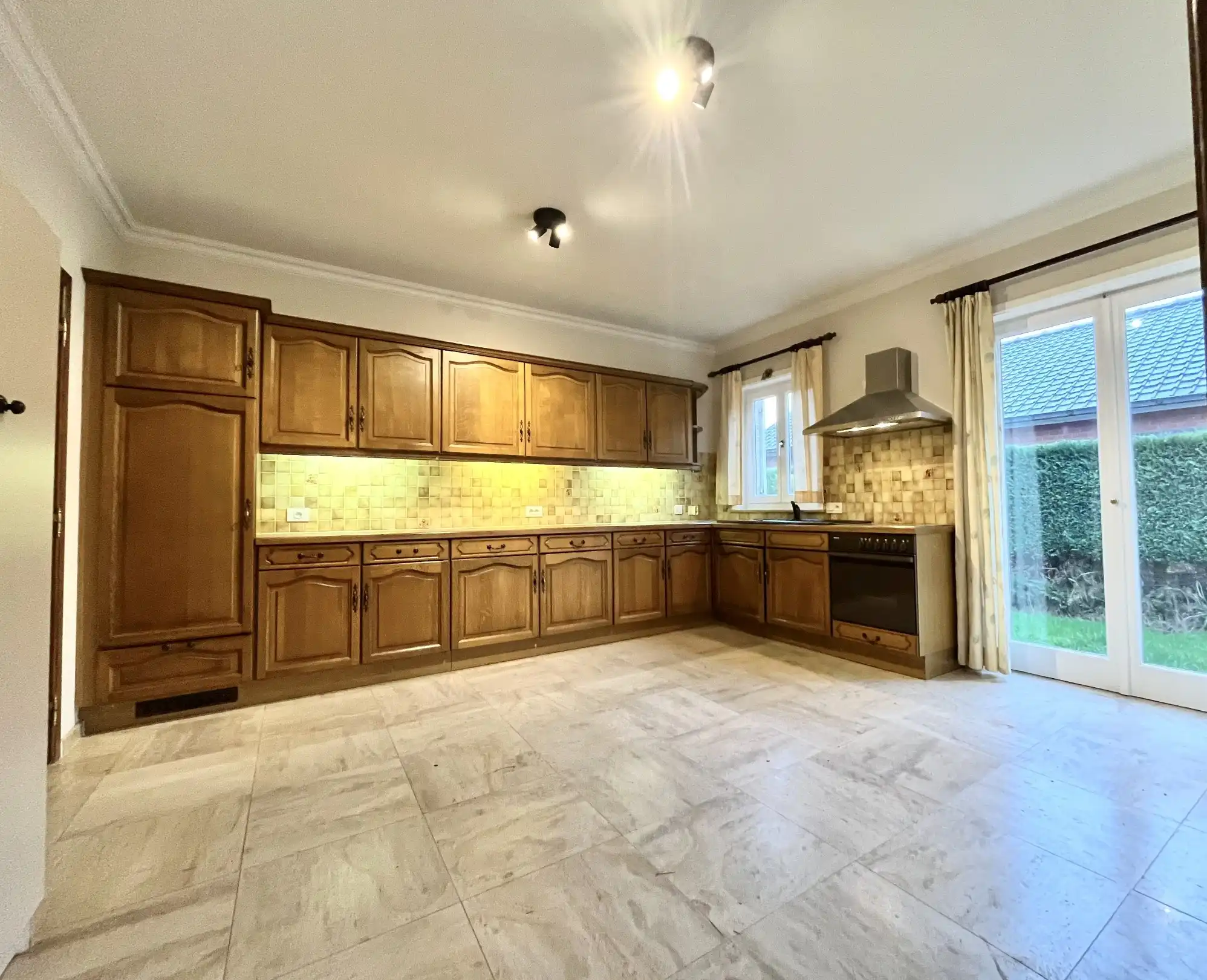 Vrijstaande woning met grote tuin in Assebroek foto 4