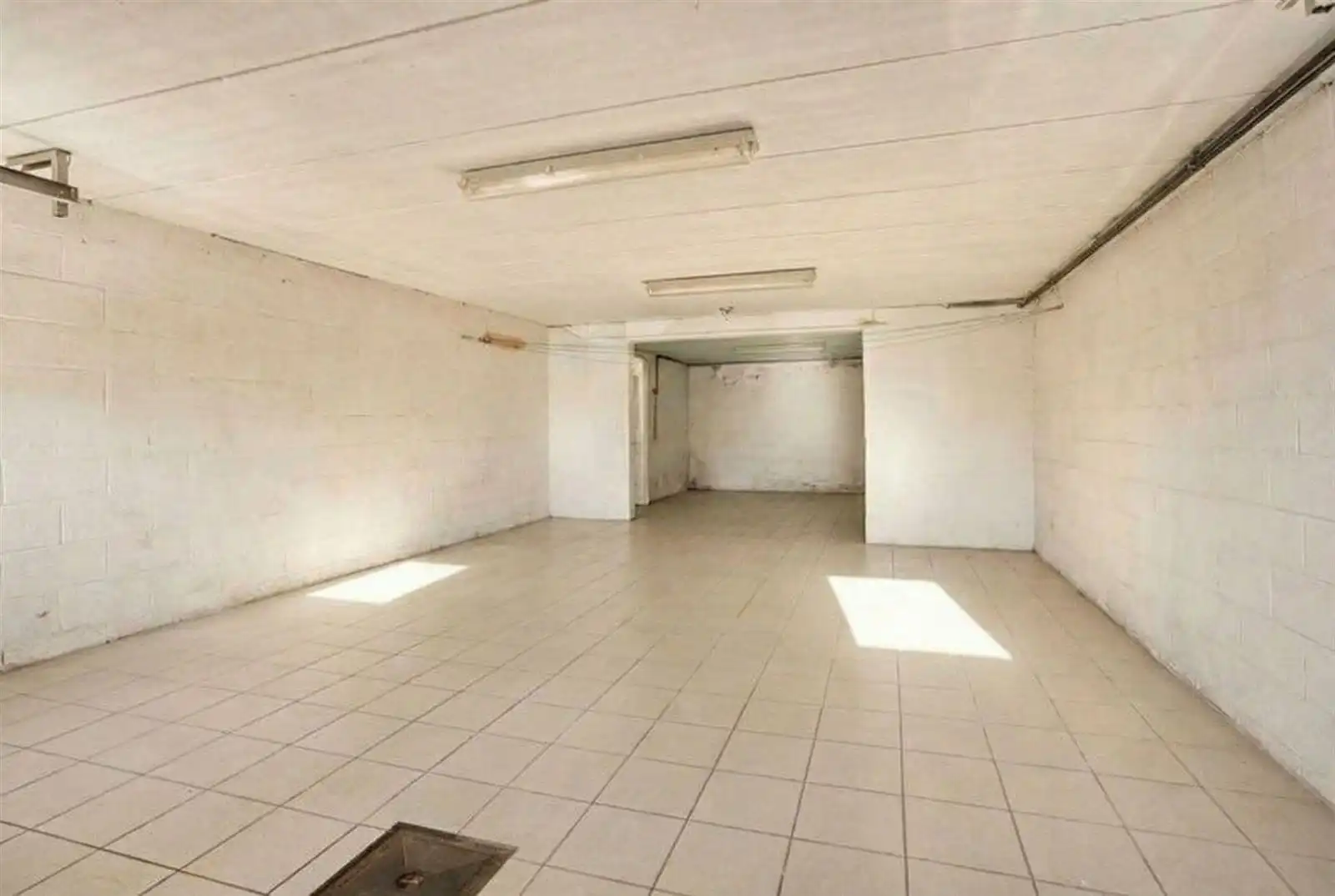 Ruime 3-gevel woning (274m²) met 3 slaapkamers, grote garage en mooie tuin foto 24