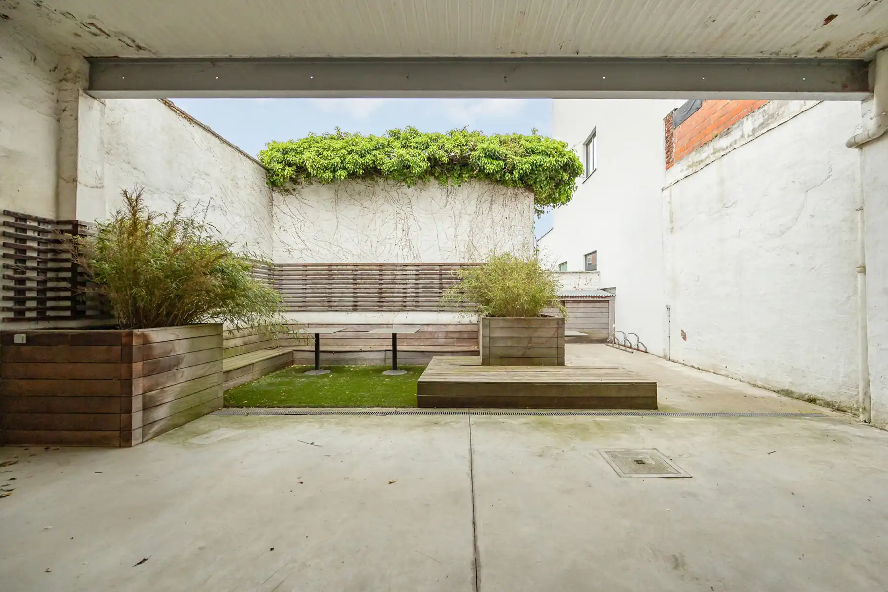 Instapklaar kantoorgebouw te koop in Merksem foto 6