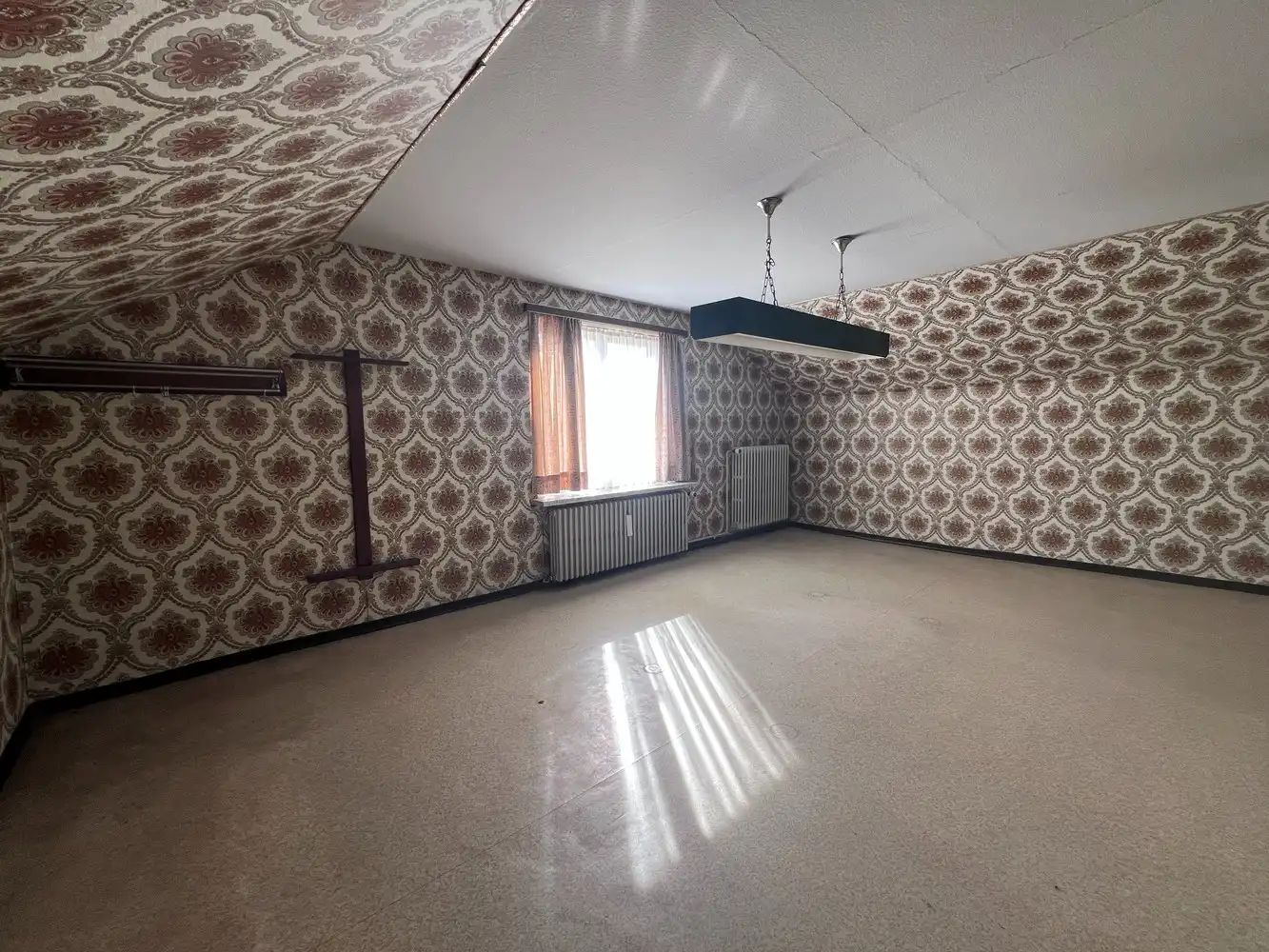 Rustig gelegen woning met 3 slaapkamers en garage. foto 8