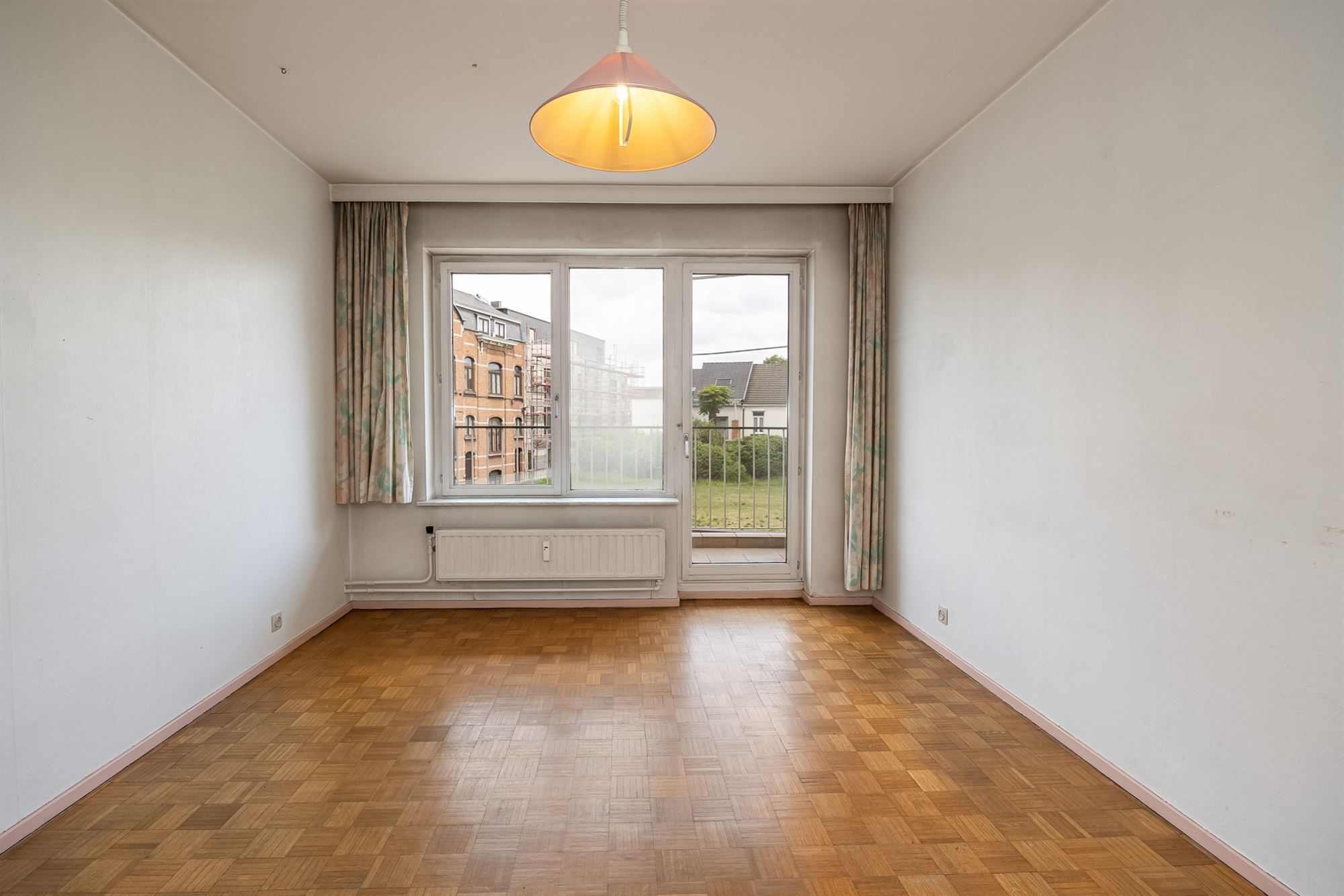 Te renoveren appartement met twee slaapkamers en terras foto 9