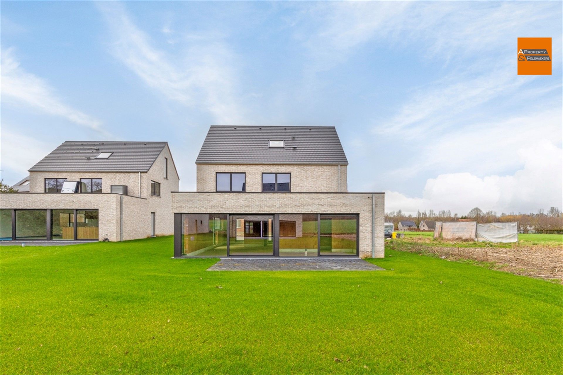 Nieuwbouwwoning met 4 slaapkamers en prachtig zicht op velden en bos foto 9