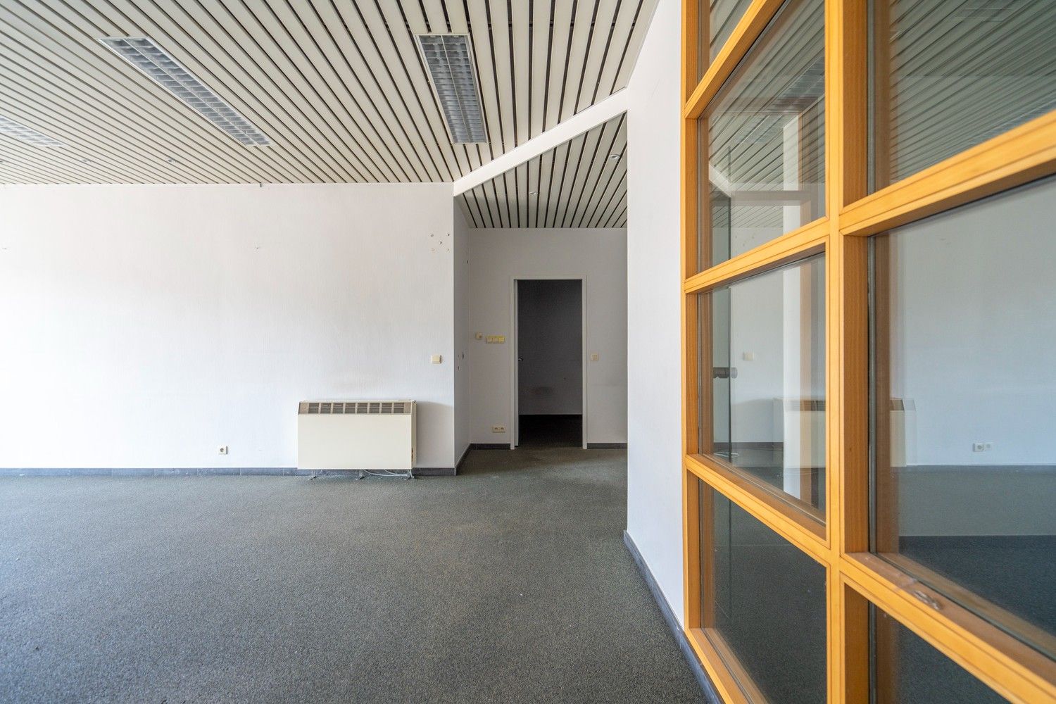 HANDELSRUIMTE CENTRUM VEURNE foto 9