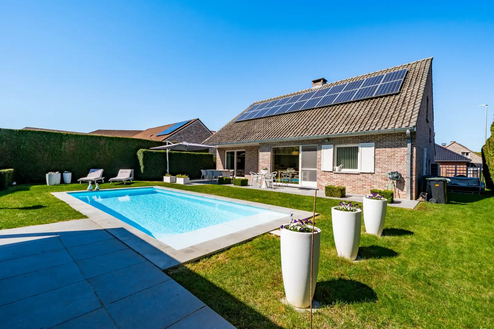 Charmante woning met 4 slaapkamers en verzorgde tuin met zwembad foto 14