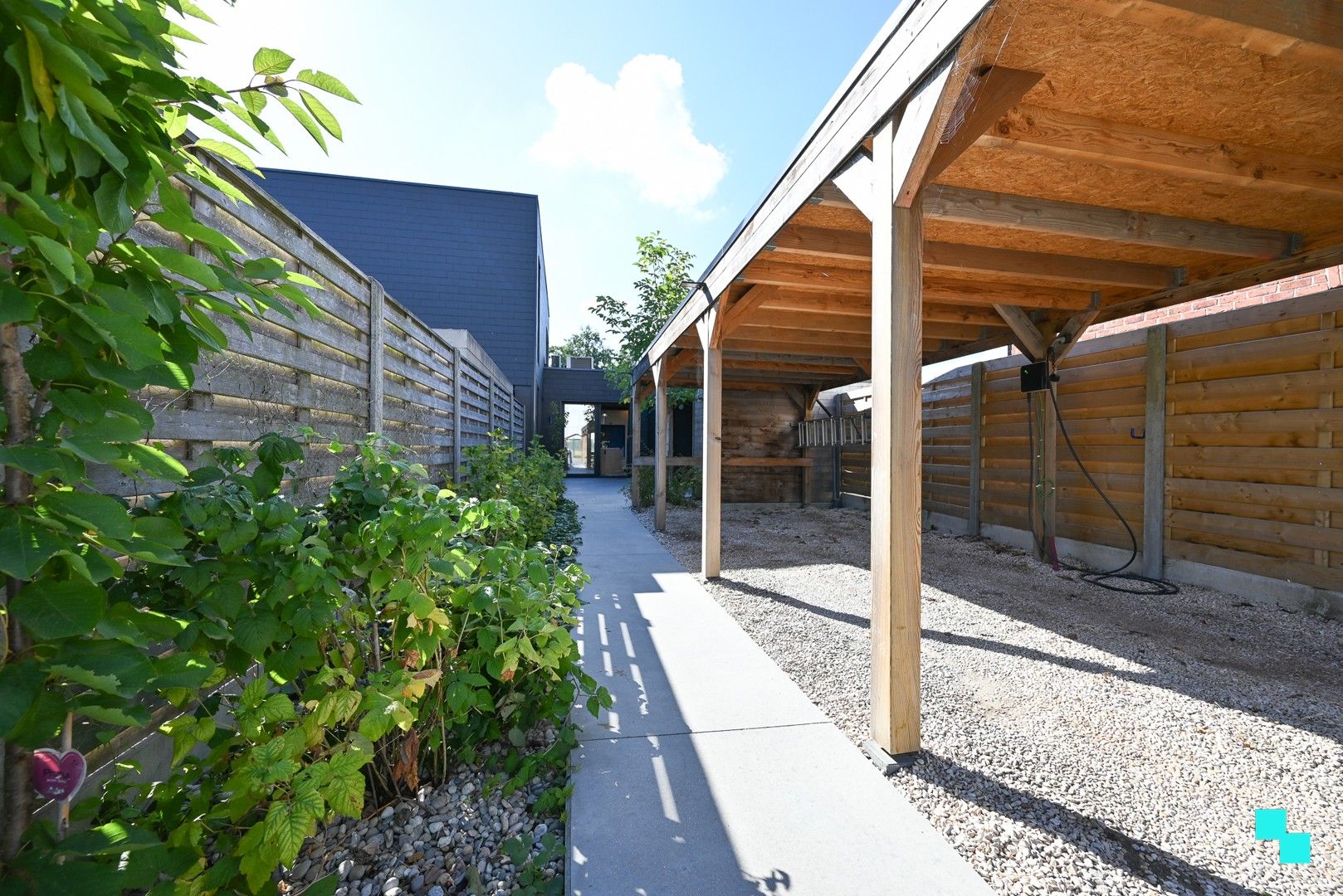 Energiezuinige woning met fantastische tuin op grens Izegem / Rumbeke foto 3