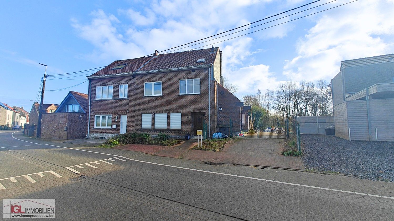 Driegevelwoning in groene omgeving foto 2