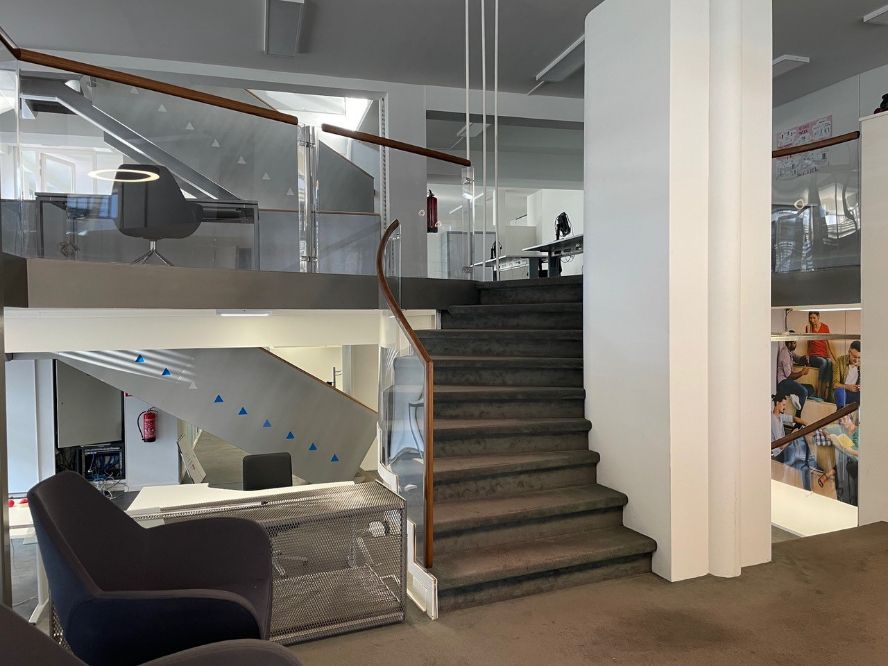 Instapklaar en polyvalent handelspand/kantoor te huur foto 7