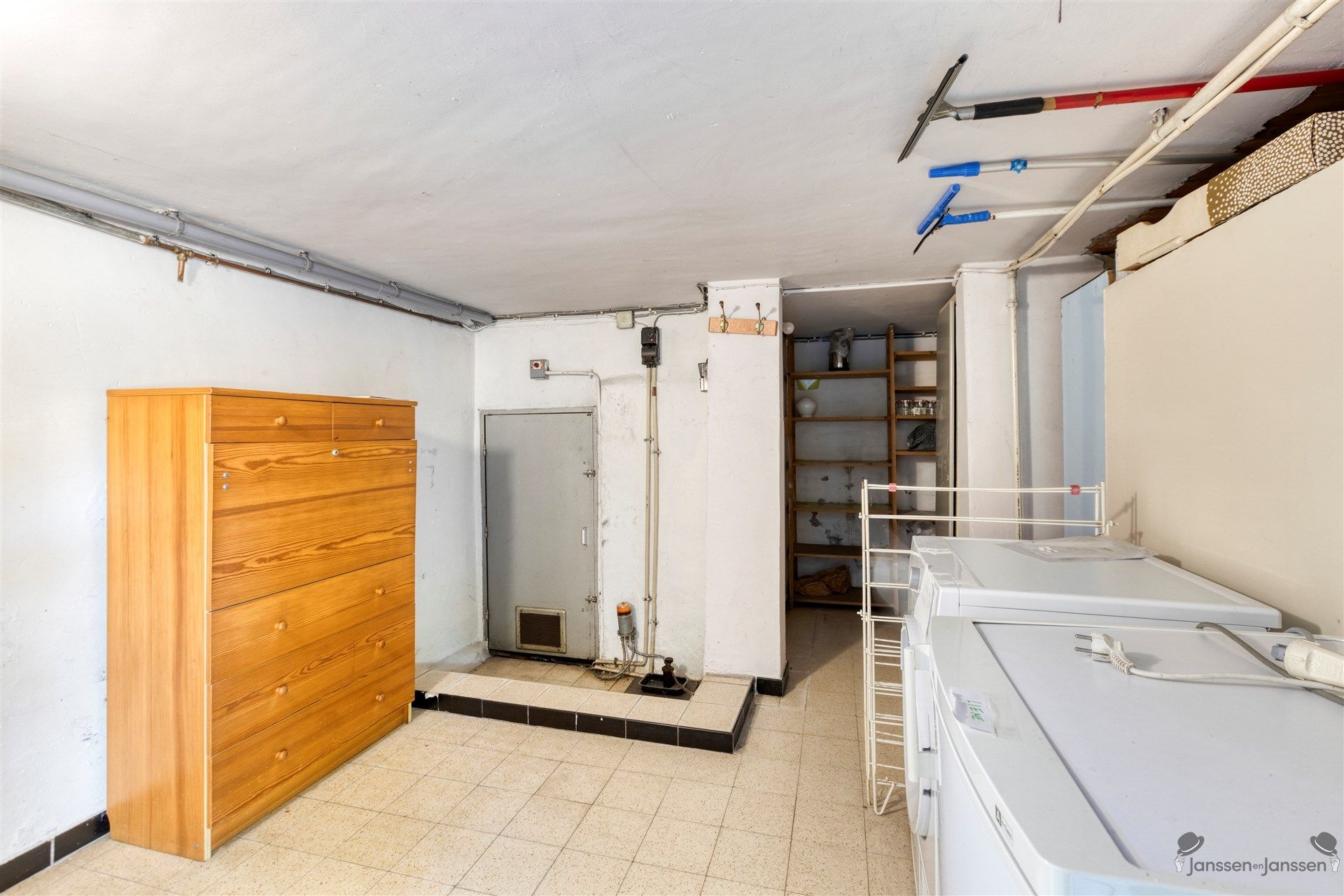 Karaktervolle gezinswoning met 5 slaapkamers en eindeloos potentieel te Leopoldsburg foto 21