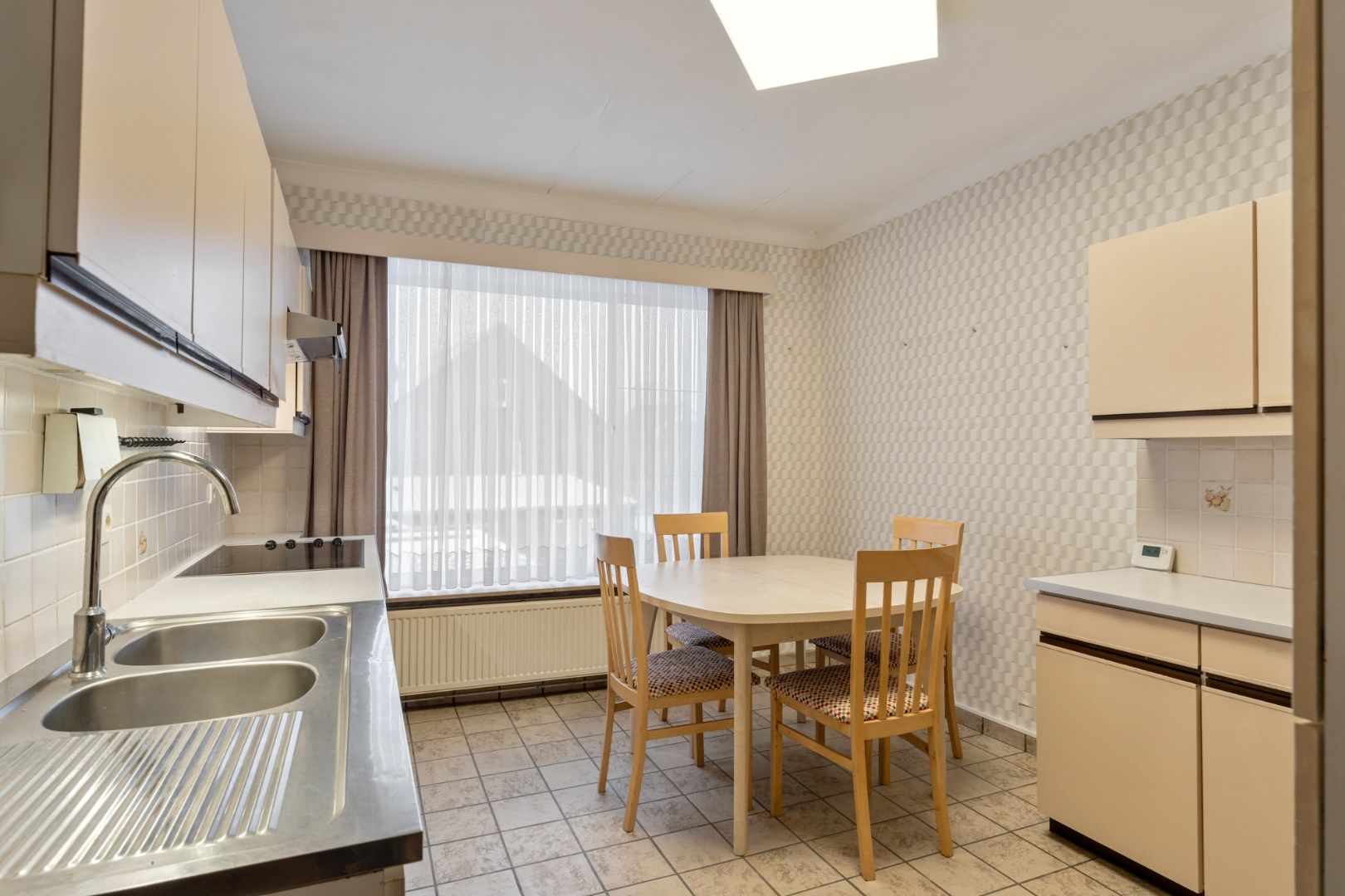 Centraal gelegen gebouw bestaande uit een handelspand op het gelijkvloers en een bovenliggend duplex-appartement! foto 15