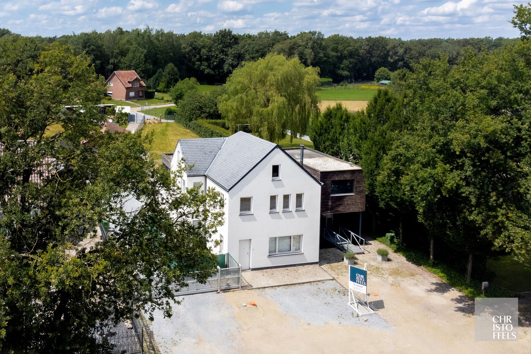 Unieke tweewoonst op een uiterst groene en rustige locatie in Zutendaal!  foto {{pictureIndex}}