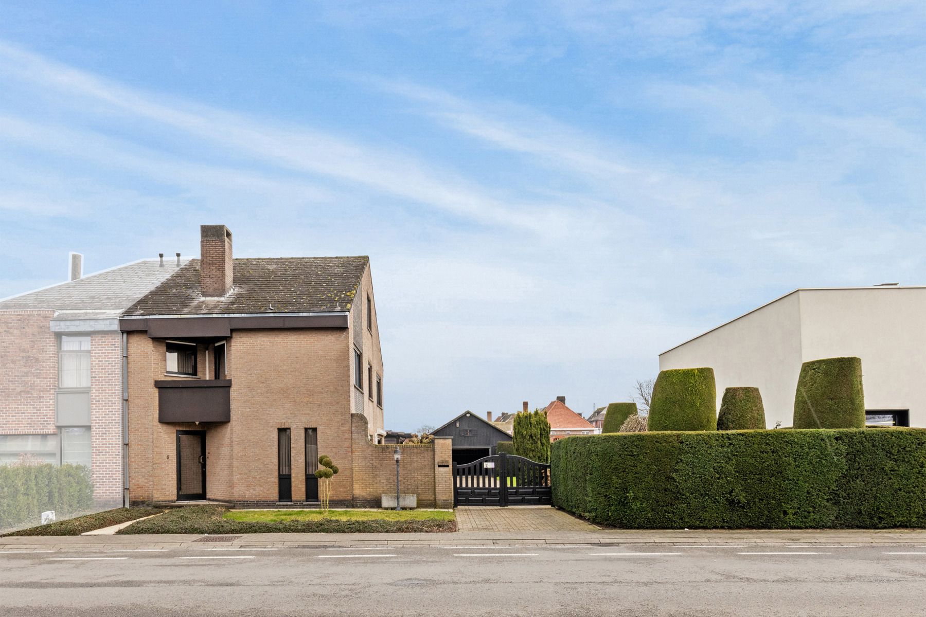 Perfect onderhouden woning met 4 tot meer slaapkamers.  foto {{pictureIndex}}