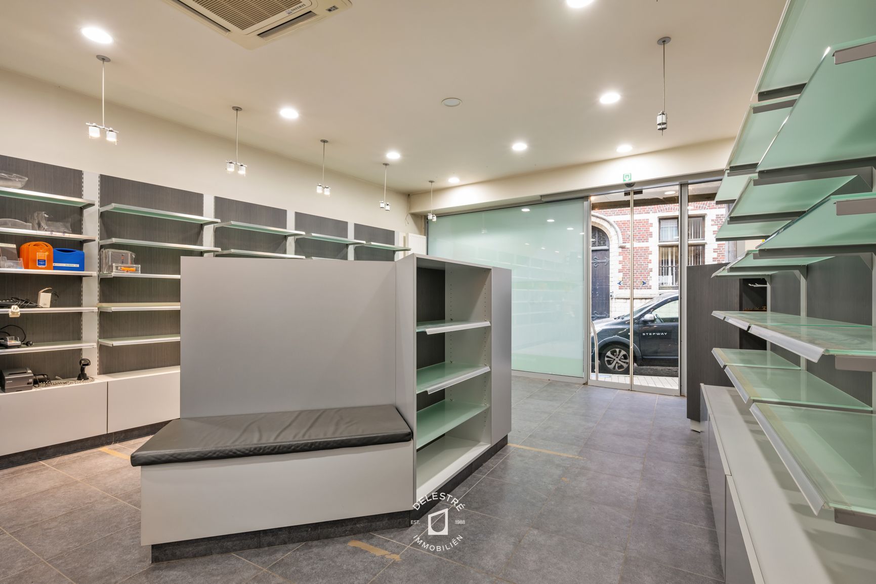 ERG RUIME MULTIFUNCTIONELE EIGENDOM MET 3 GARAGES  foto 33