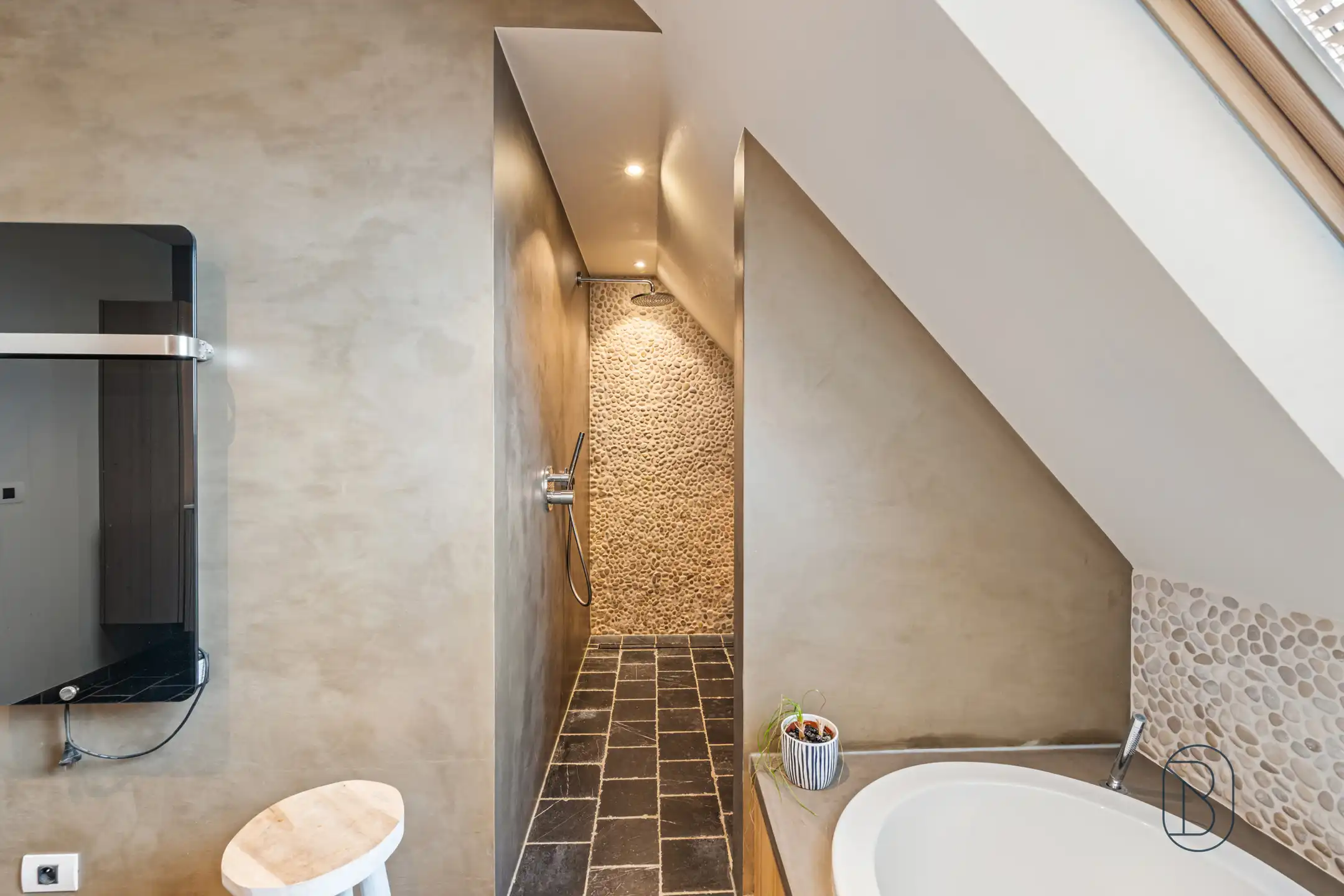 Unieke kans: prachtige woonst met zwembad + bedrijfsgebouw foto 24