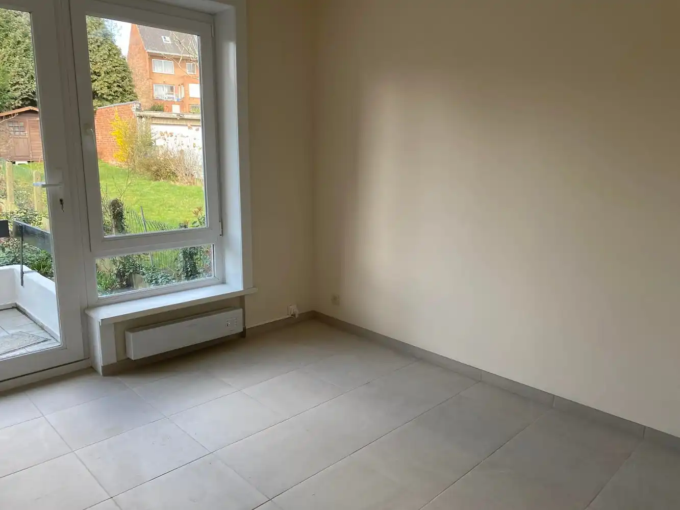 Te huur: Ruim 2-slaapkamerappartement met grote tuin in Drogenbos foto 4