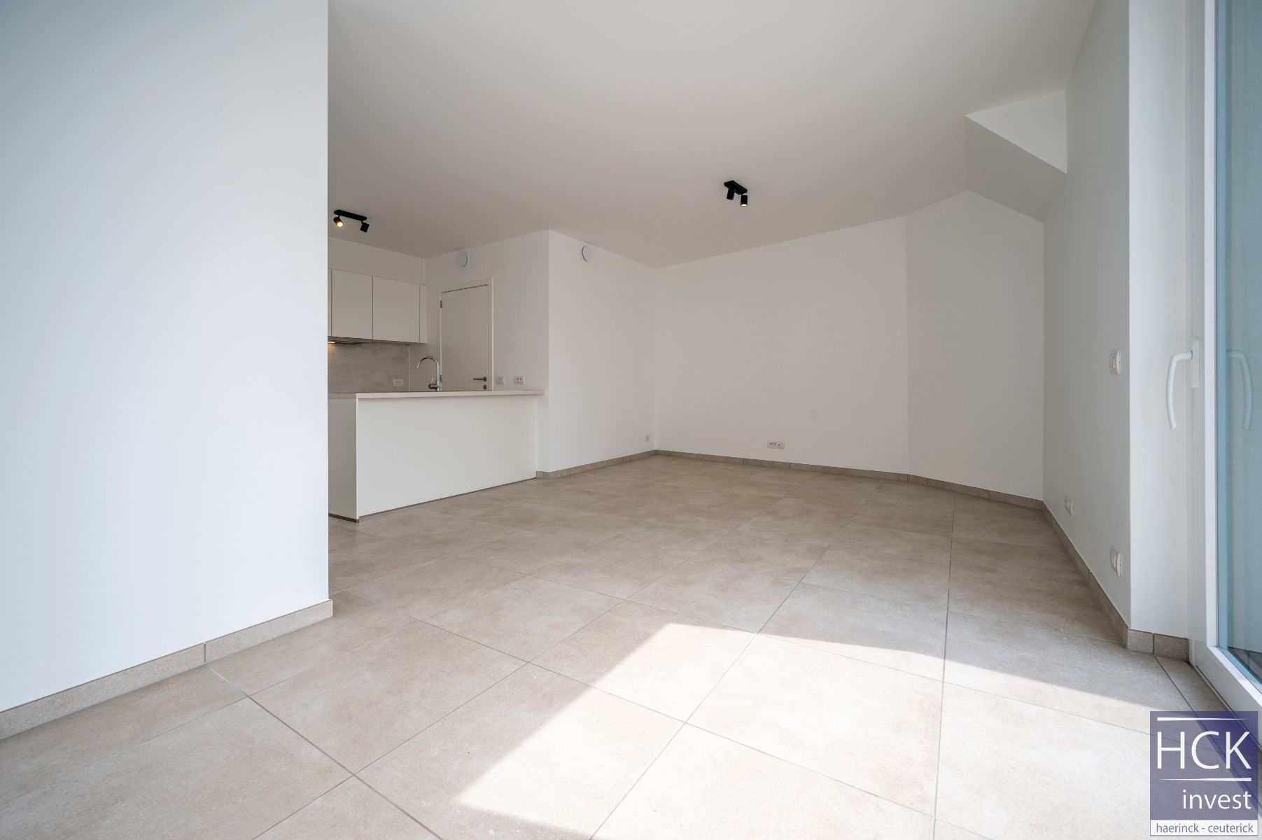 ANZEGEM - Knap nieuwbouwappartement met 2 SLPK, ultra energiezuinig! foto 2