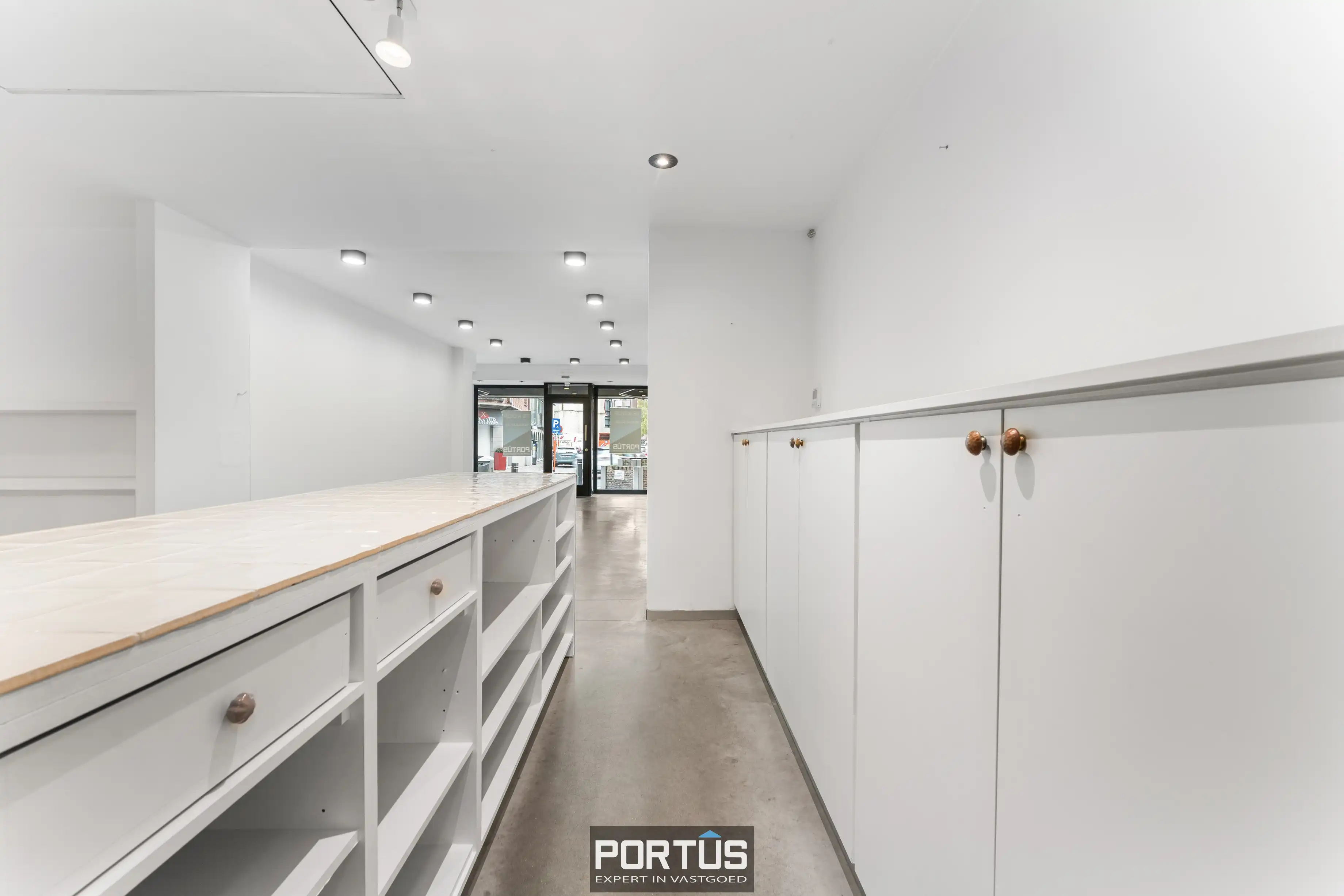Commercieel gelegen handelspand te koop te Roeselare  foto 12