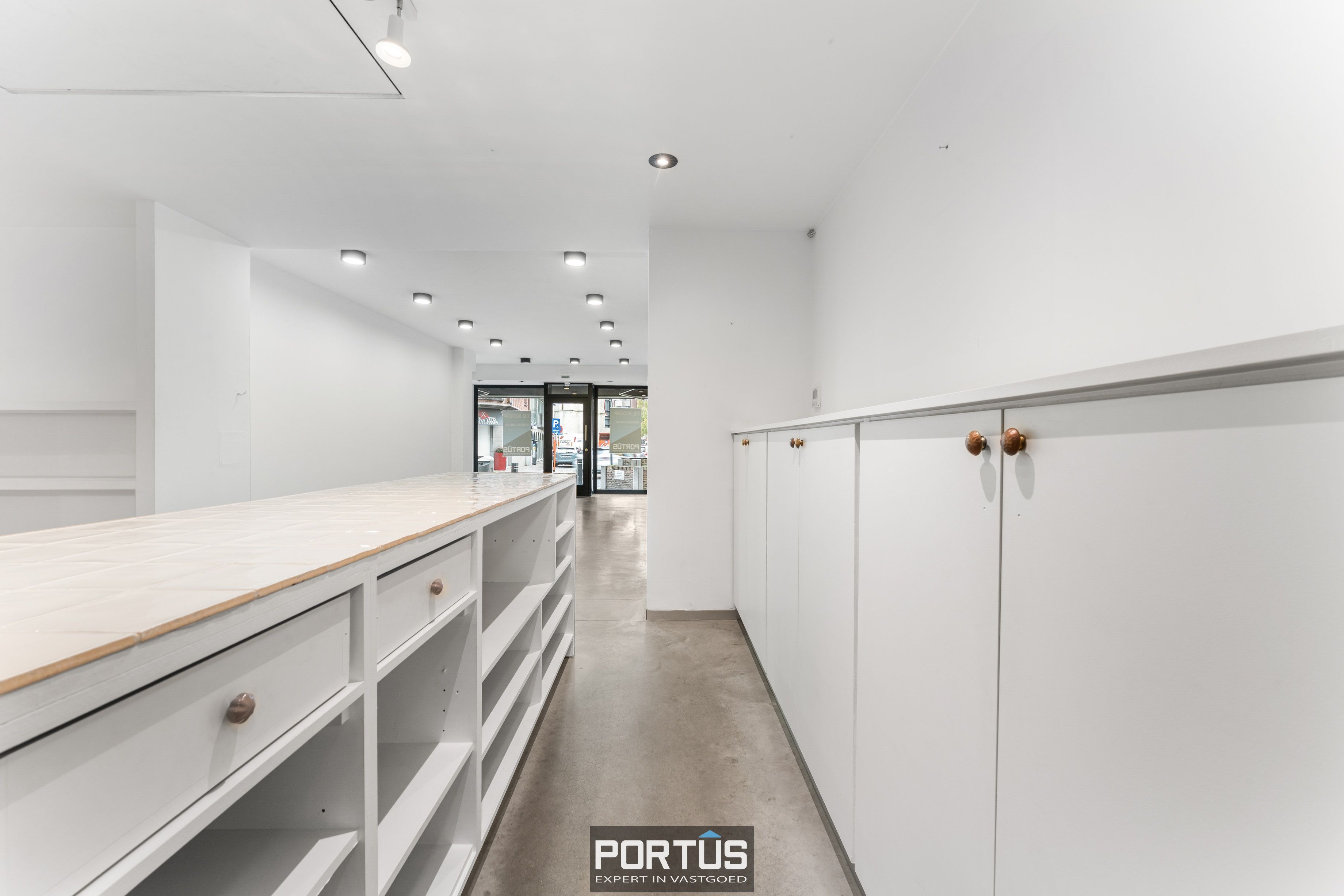 Commercieel gelegen handelspand te koop te Roeselare  foto 12