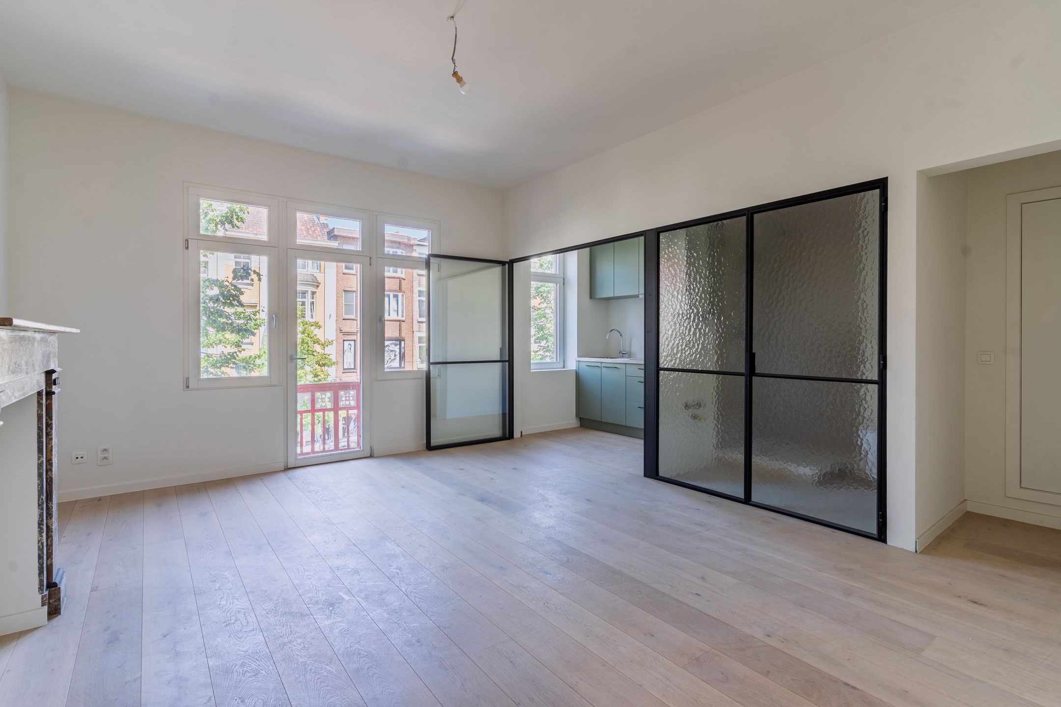 Gerenoveerd appartement met balkon aan Gent Sint-Pieters foto 4