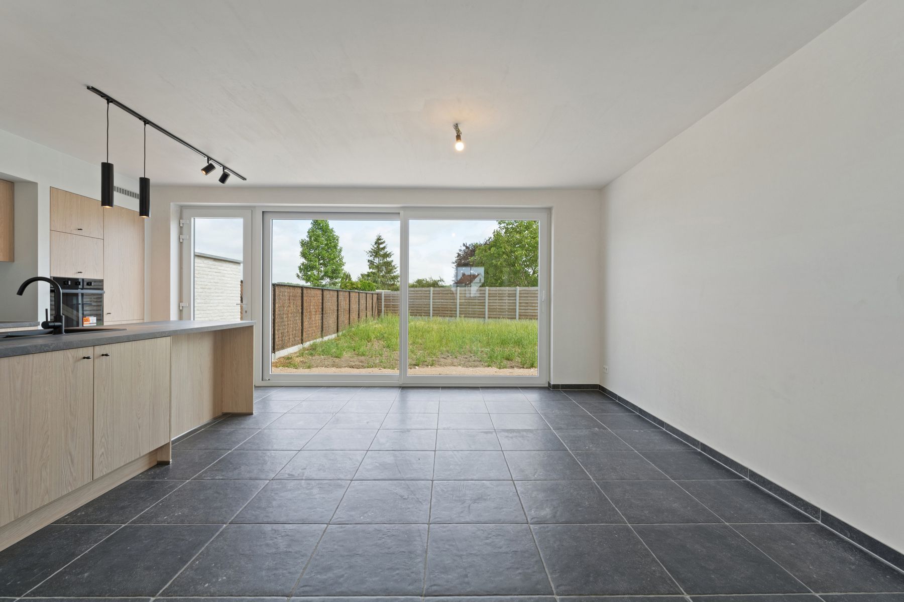 Landelijke, halfopen woning foto 3