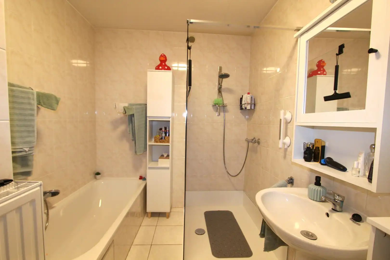 RUIM APPARTEMENT (124²) MET GARAGE - PRACHTIG GELEGEN foto 9