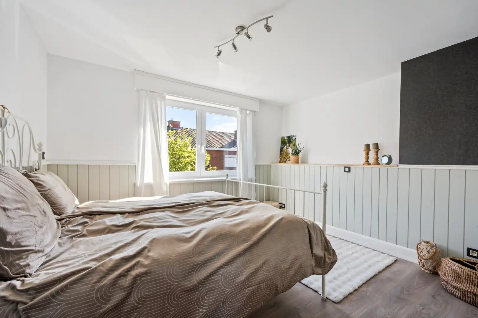 Instapklare woning met 3 slaapkamers, verzorgde tuin en garage in Roeselare foto 10