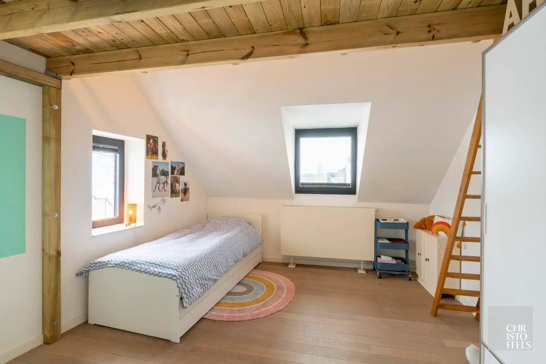 Exclusieve vierkantshoeve met buitenzwembad en vrij uitzicht op perceel van 3.213m² foto 18