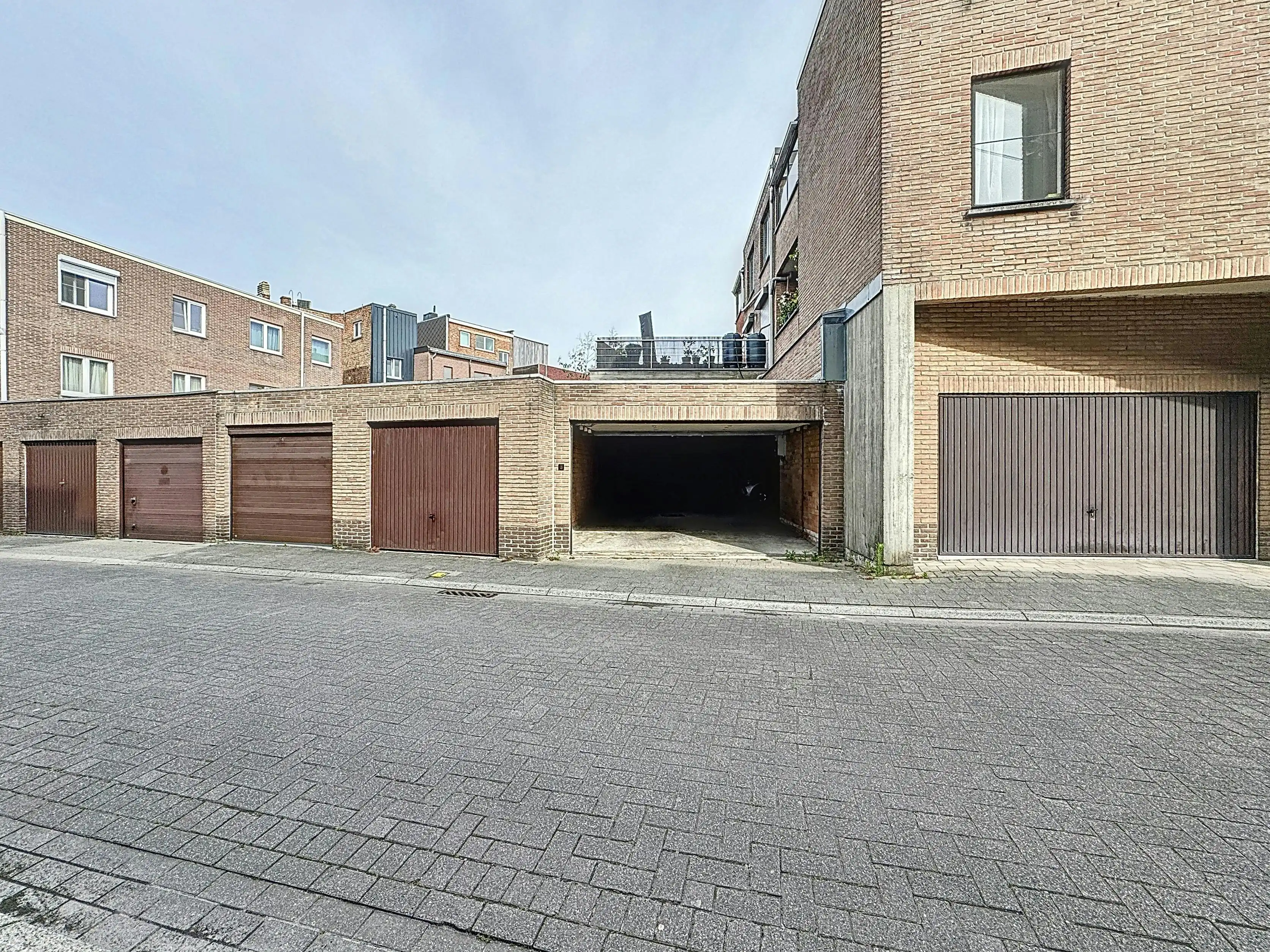 Ruime inpandige garage of opslagplaats te Mechelen Zuid foto 2