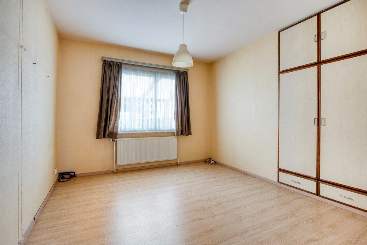 Ruim ingedeelde gelijkvloers woning met 4 slpks en bijgebouw/stal op 32 are foto 15