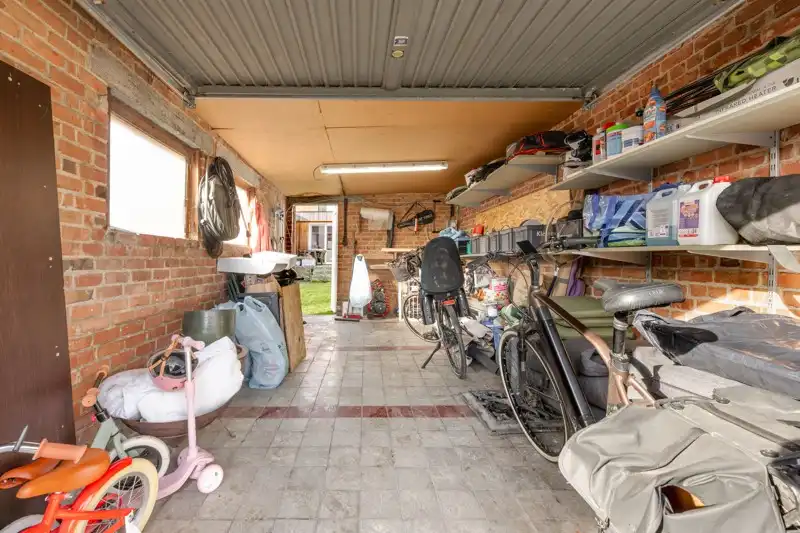 PERFECTE STARTERSWONING! Tot in de puntjes gerenoveerde woning nabij hartje Harelbeke! 🏡 foto 24