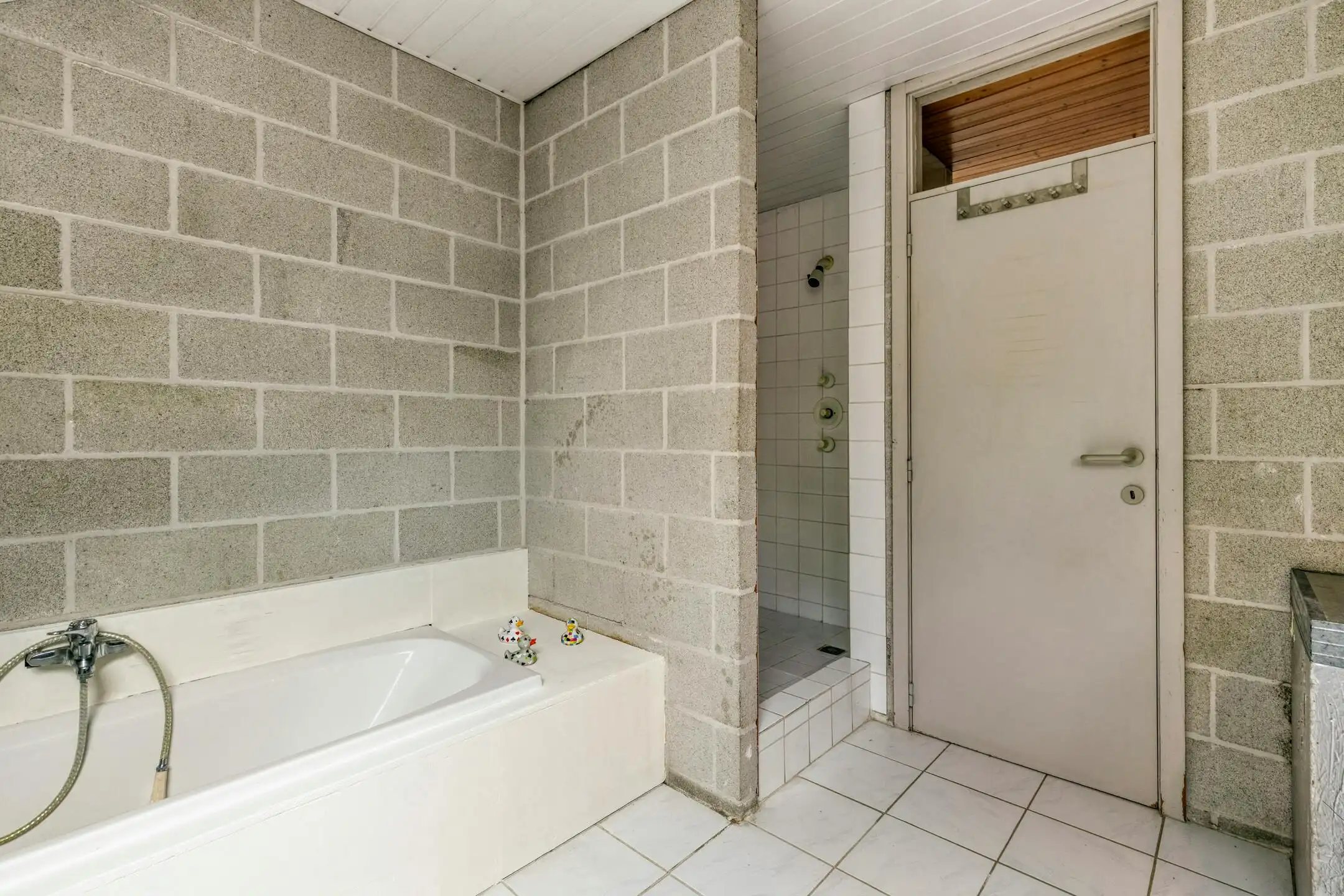 Uniek, lichtrijk huis te koop met speelse tussenniveaus  foto 31