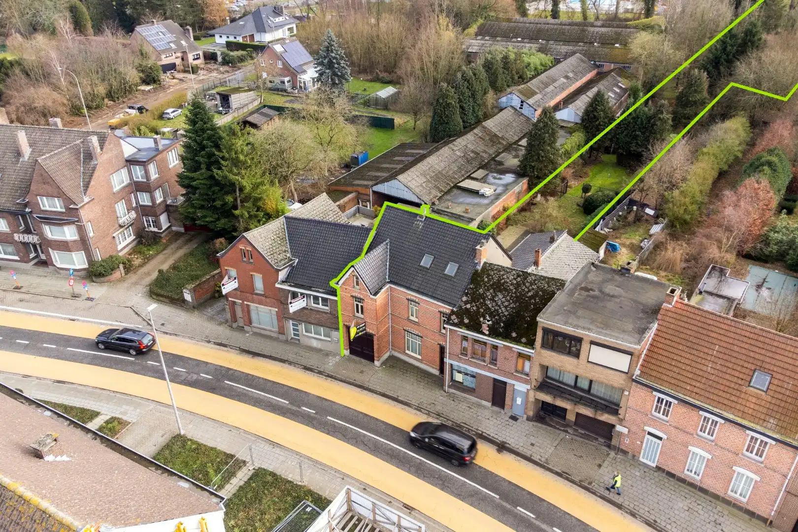 Ruime, instapklare woning met prachtig karakter en unieke tuin (29a40ca) !  foto {{pictureIndex}}